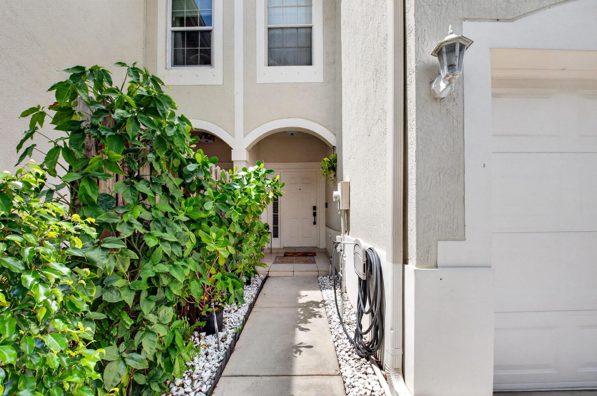 1074 Woodfield Road, Lake Worth, FL 33415, Lake Worth - Photo 4