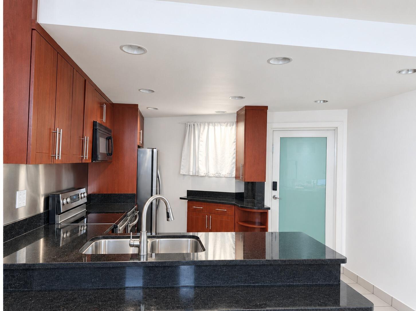 18720 NE 18TH Avenue 217, Miami, FL 33179, Miami - Photo 3