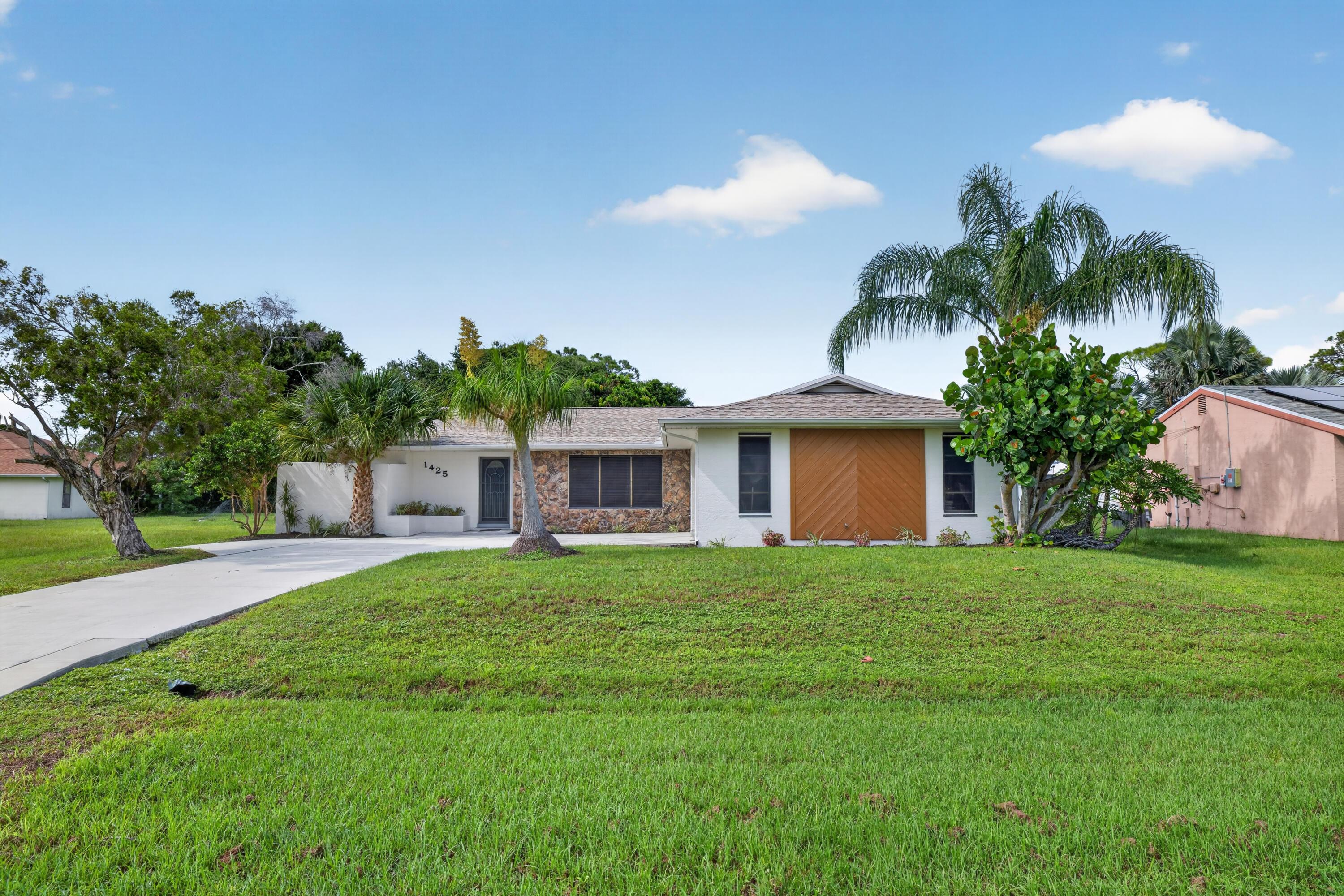 1425 SE Minorca Avenue, Port St. Lucie, FL 34952, Port St. Lucie - Photo 2