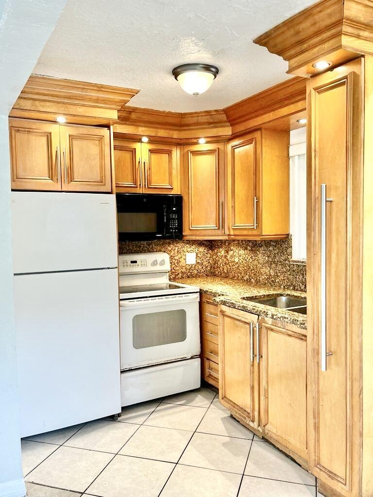 112 NEWTON Road, West Park, FL 33023, West Park - Photo 4
