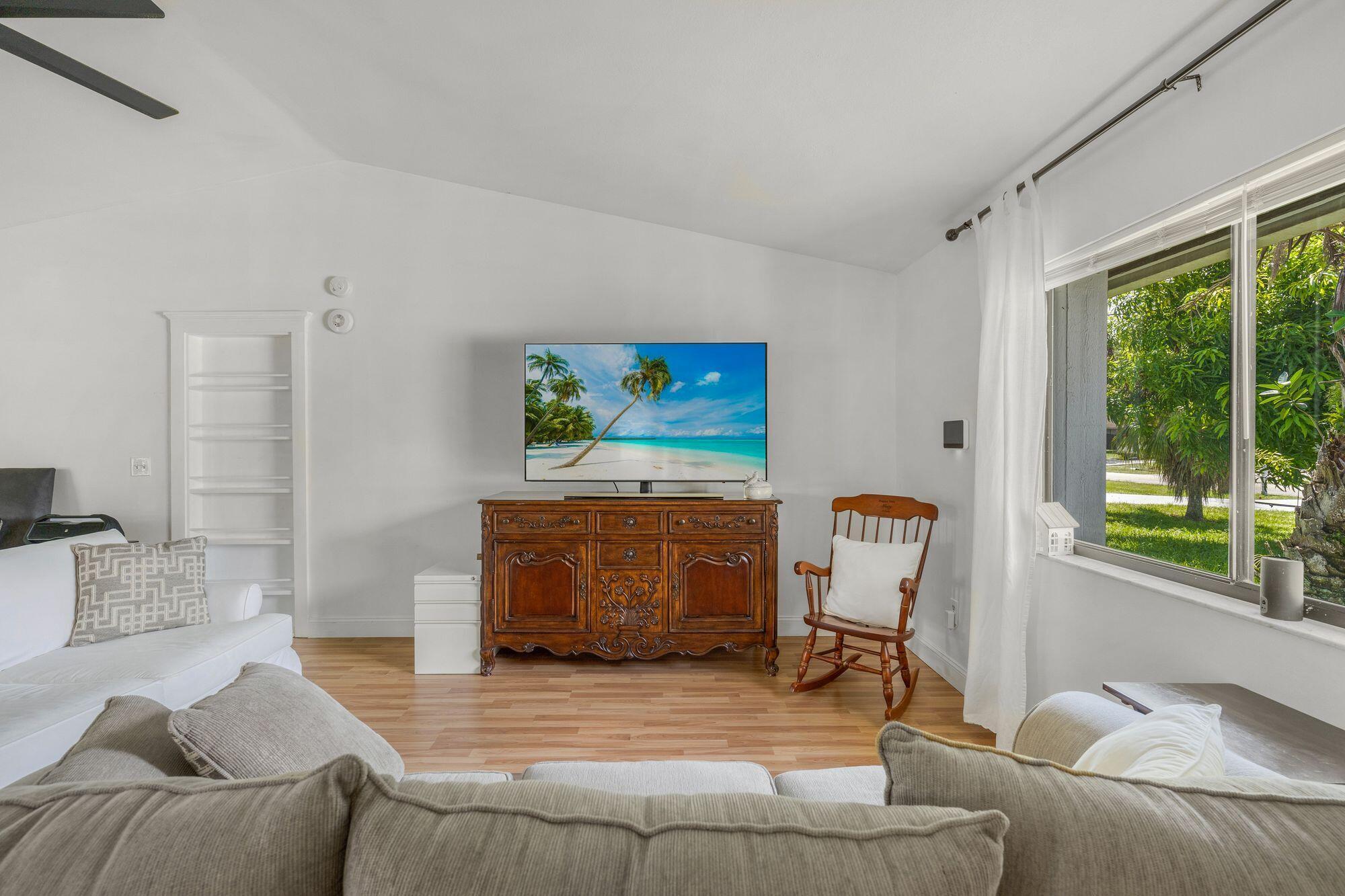 255 SW GLENWOOD Drive, Port St. Lucie, FL 34984, Port St. Lucie - Photo 4