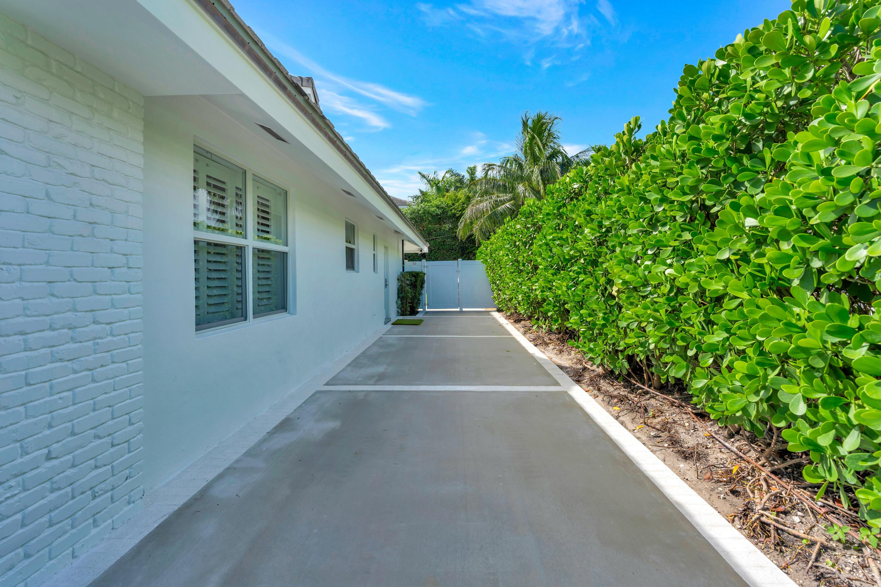 136 WORTH Court S, West Palm Beach, FL 33405, West Palm Beach - Photo 3