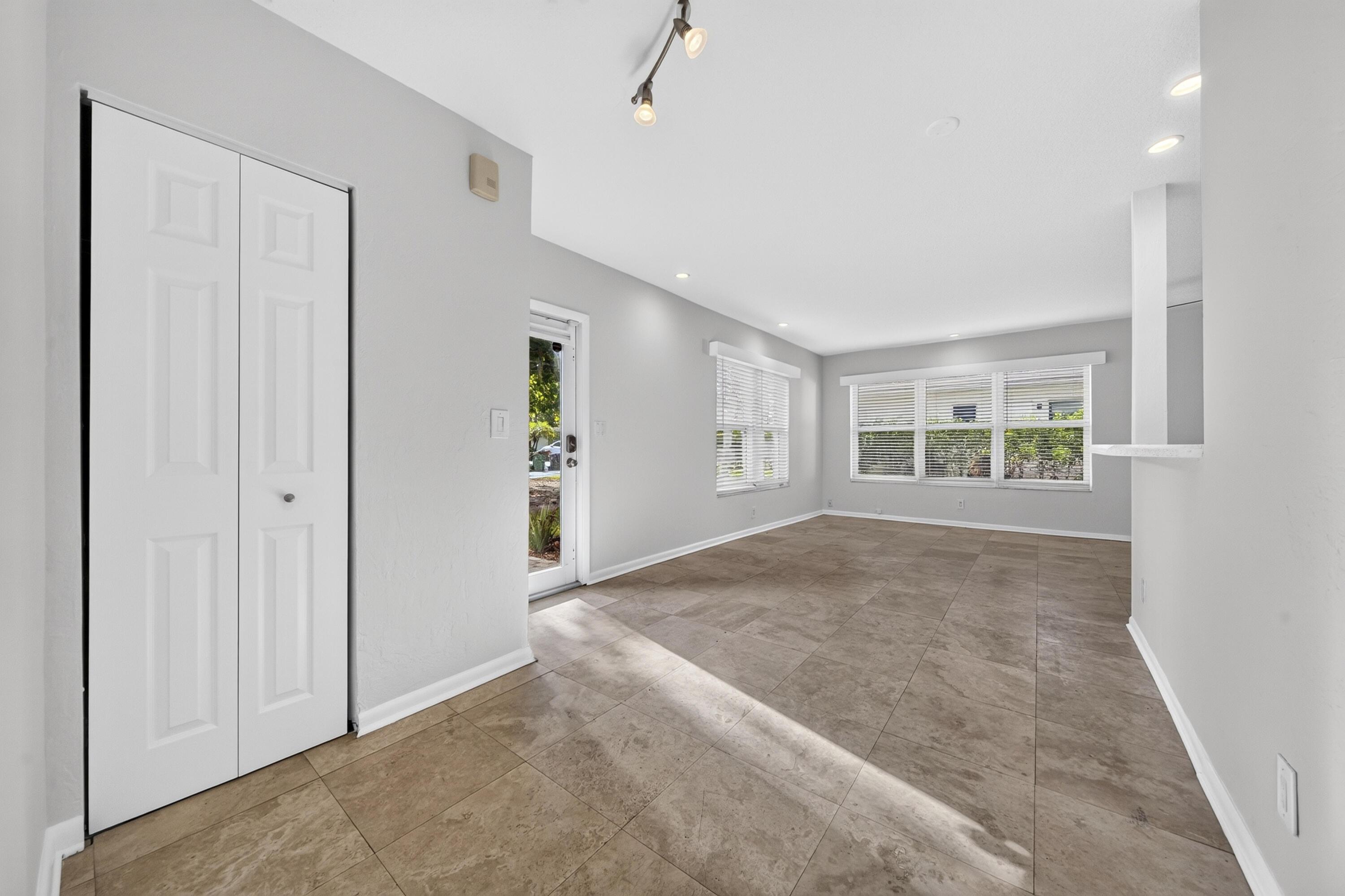 1605 NE 16th Avenue, Fort Lauderdale, FL 33305, Fort Lauderdale - Photo 5