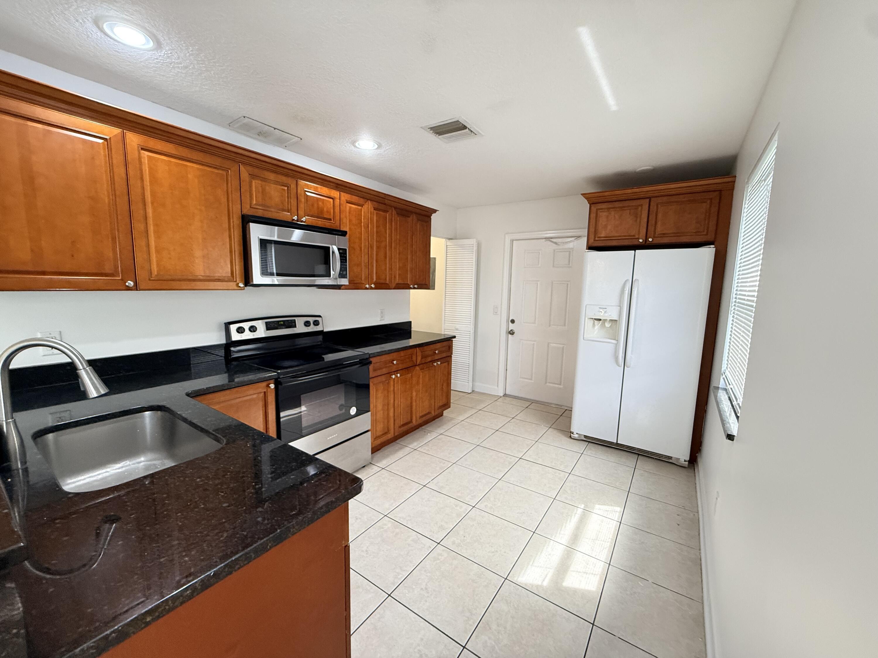 3438 SE IRIS Street, Stuart, FL 34997, Stuart - Photo 5