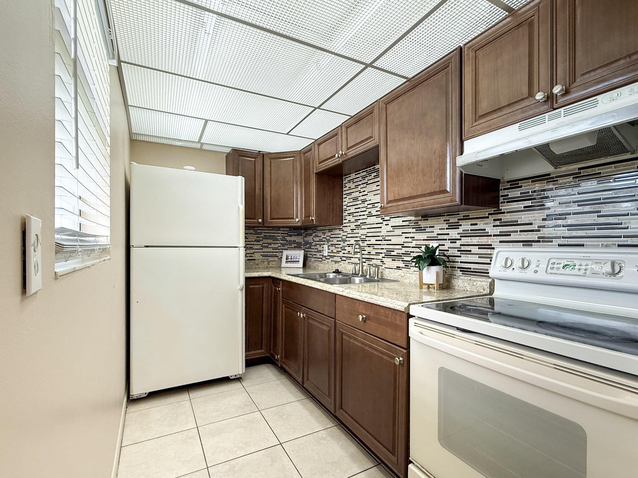 200 BONNIE Boulevard 117, Palm Springs, FL 33461, Palm Springs