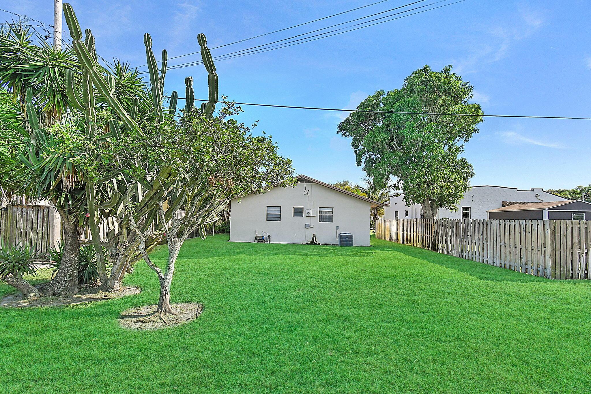 519 EVERGREEN Drive, Lake Park, FL 33403, Lake Park - Photo 3