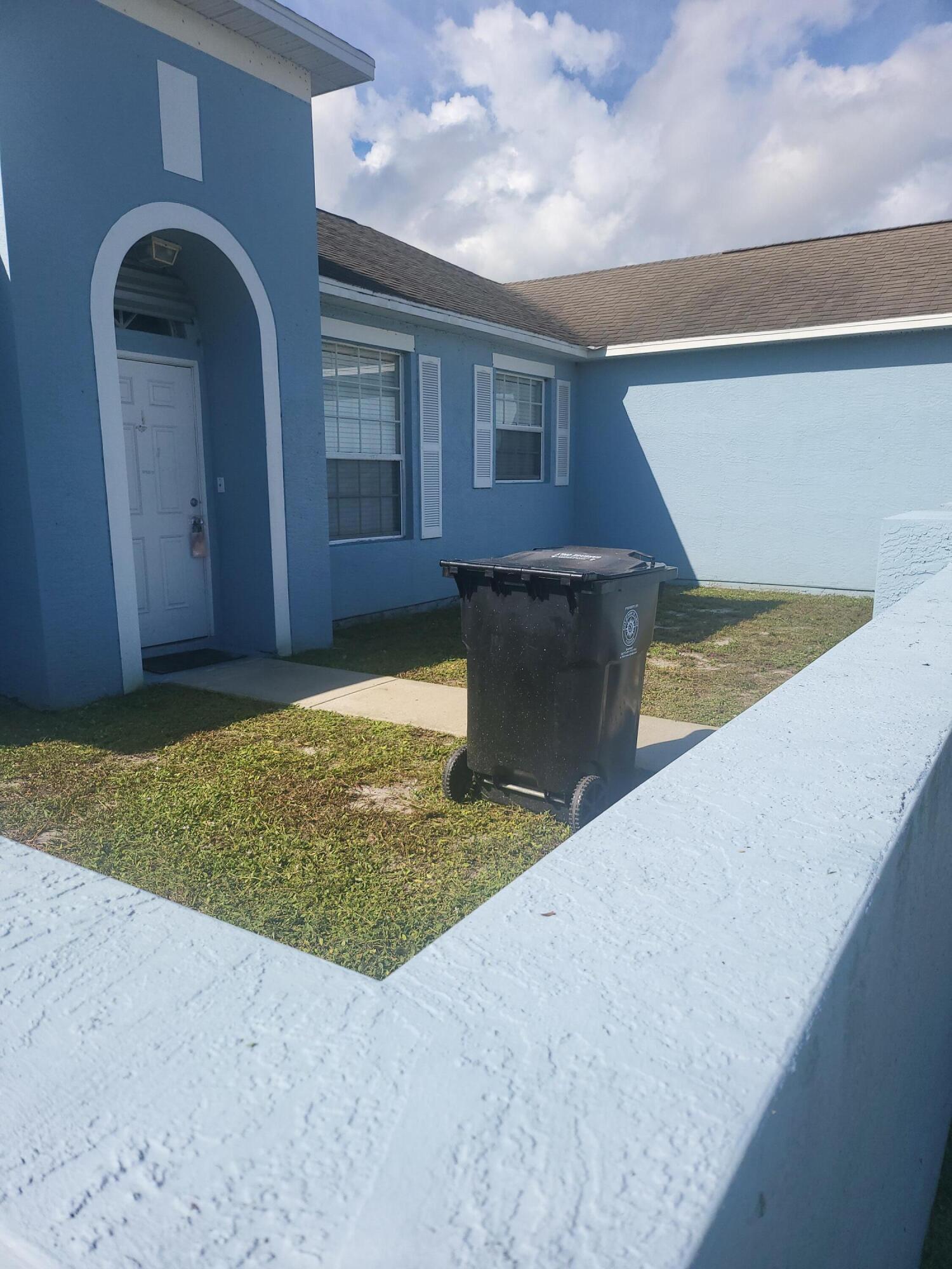 558 SW Halifax Avenue, Port St. Lucie, FL 34953, Port St. Lucie - Photo 3