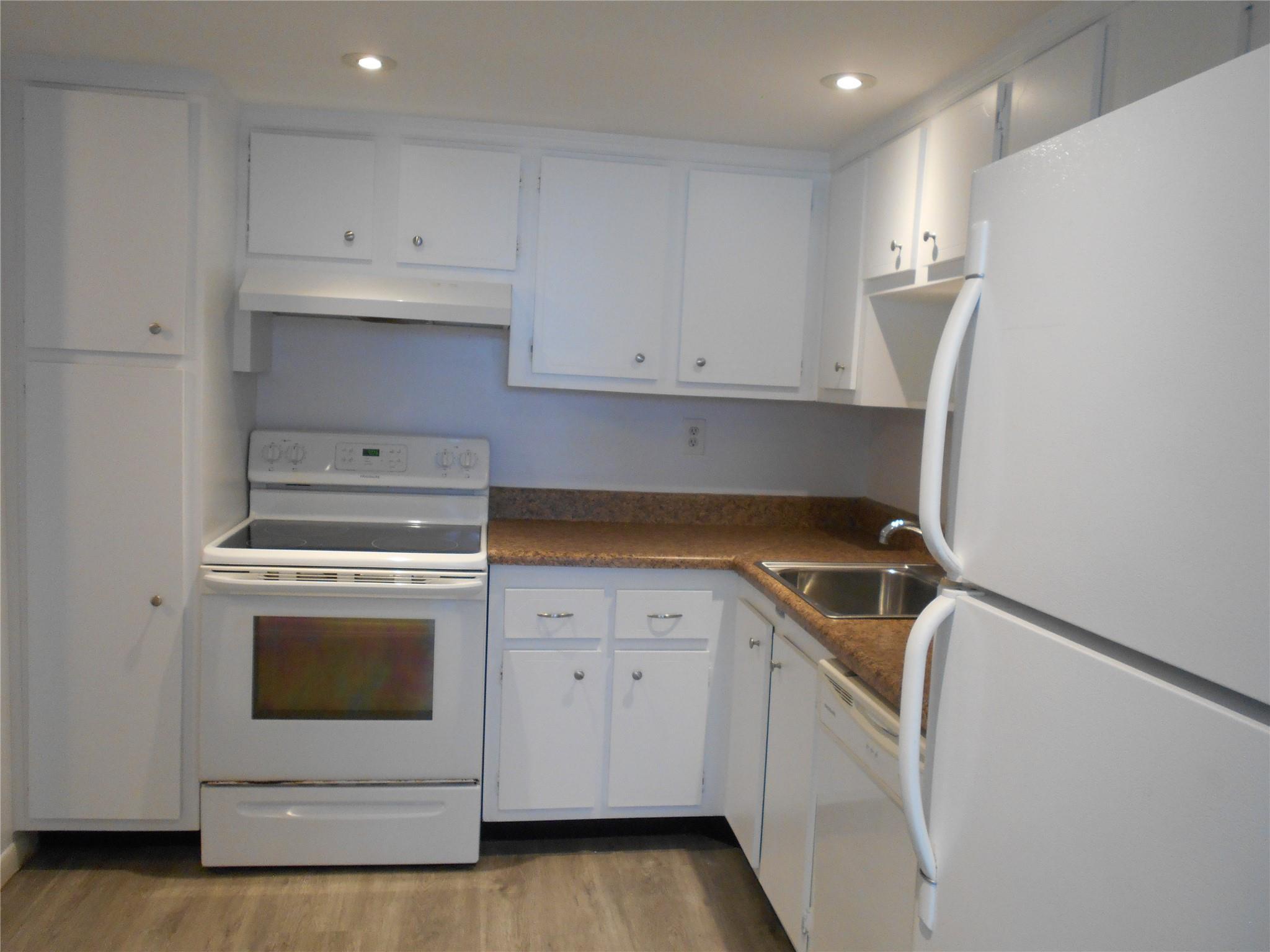 2781 TAFT Street 311, Hollywood, FL 33020, Hollywood - Photo 4