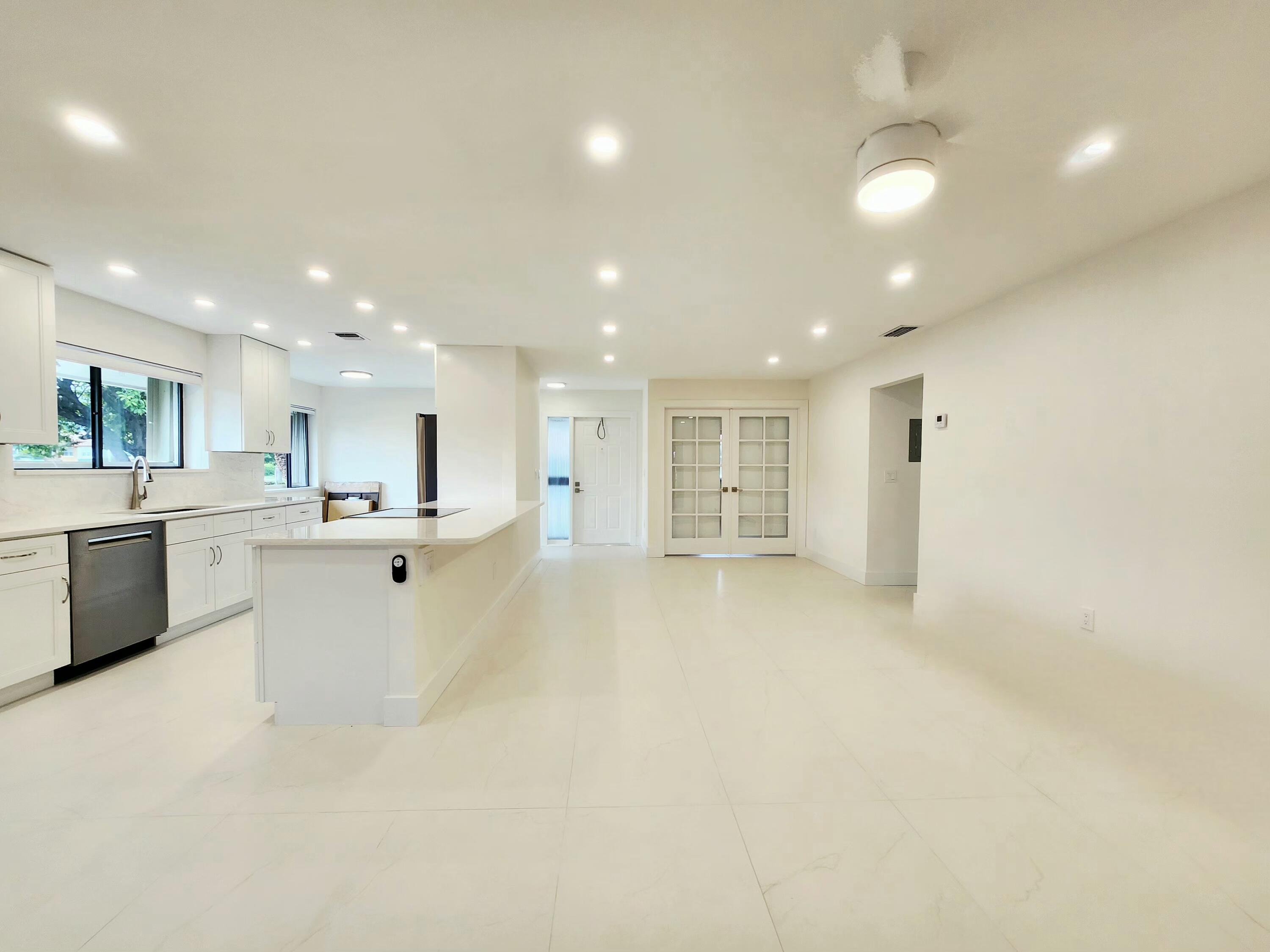 30 PELICAN POINTE Drive 201, Delray Beach, FL 33483, Delray Beach - Photo 3