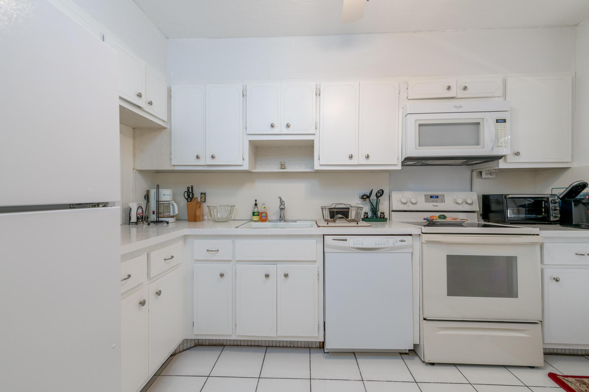 2731 NE 14TH ST Street 427, Pompano Beach, FL 33062, Pompano Beach - Photo 4