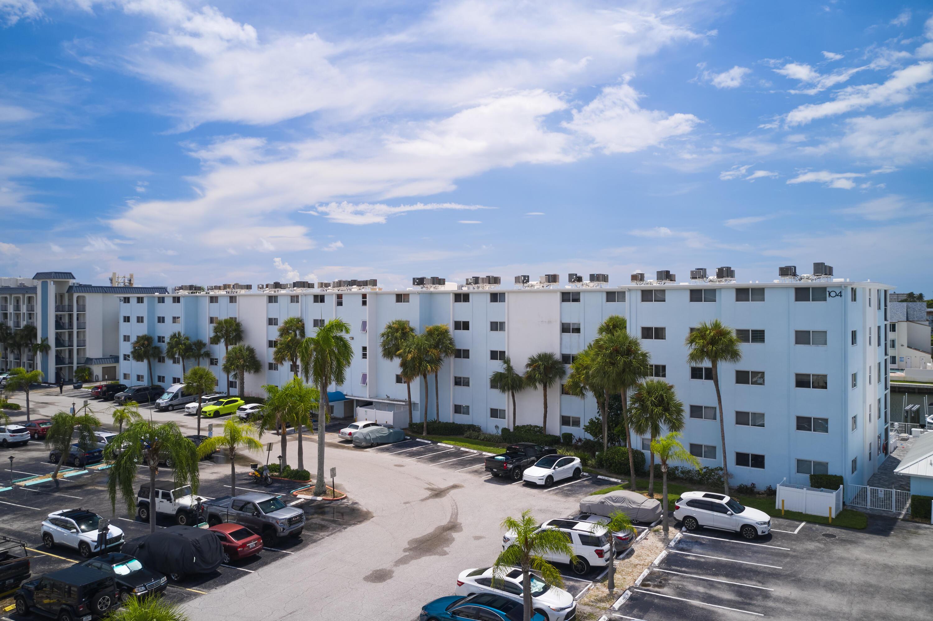 104 Paradise Harbour Boulevard 402, North Palm Beach, FL 33408, North Palm Beach - Photo 4