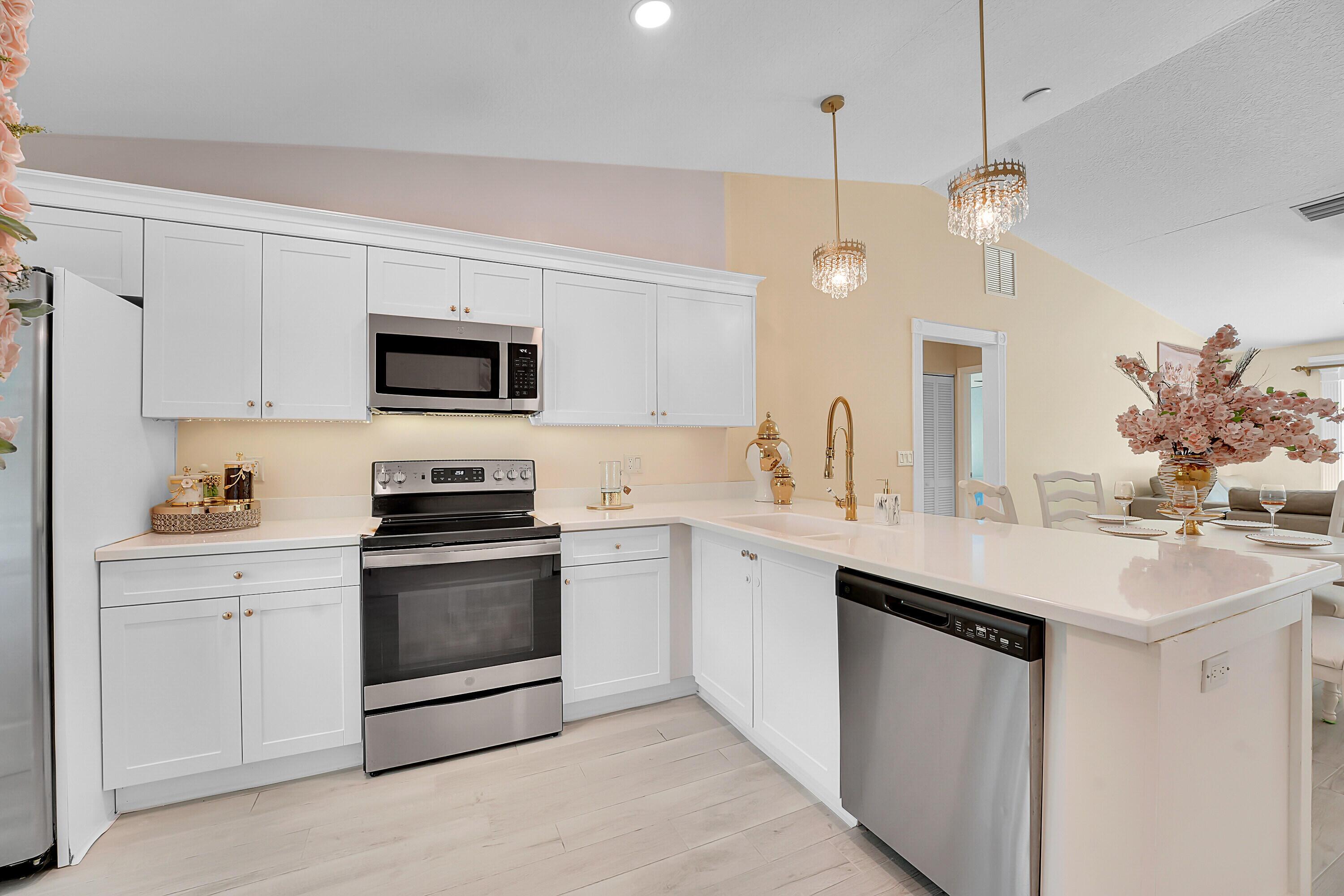 5715 SE Pine Avenue, Stuart, FL 34997, Stuart - Photo 3