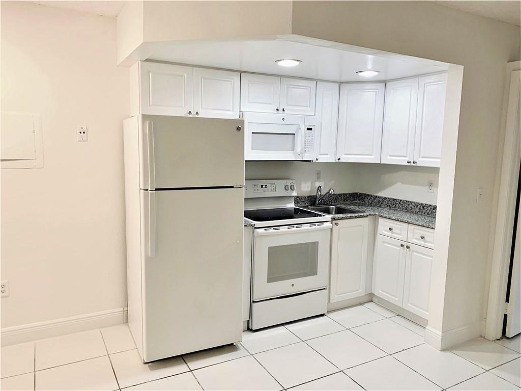 19455 NE 10 Avenue 2-121, North Miami Beach, FL 33179, North Miami Beach