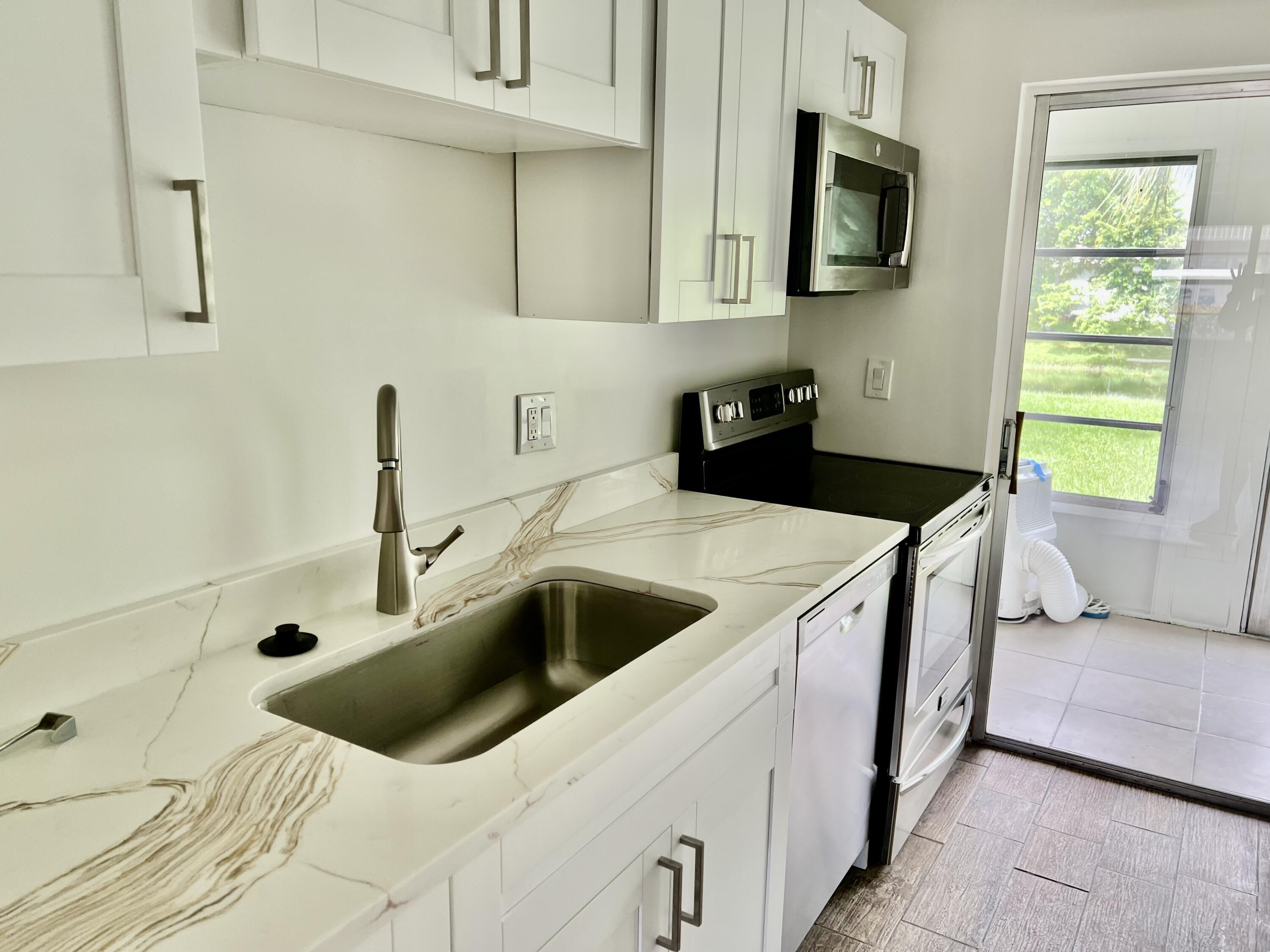 7205 NW 5TH Place 105, Margate, FL 33063, Margate - Photo 3