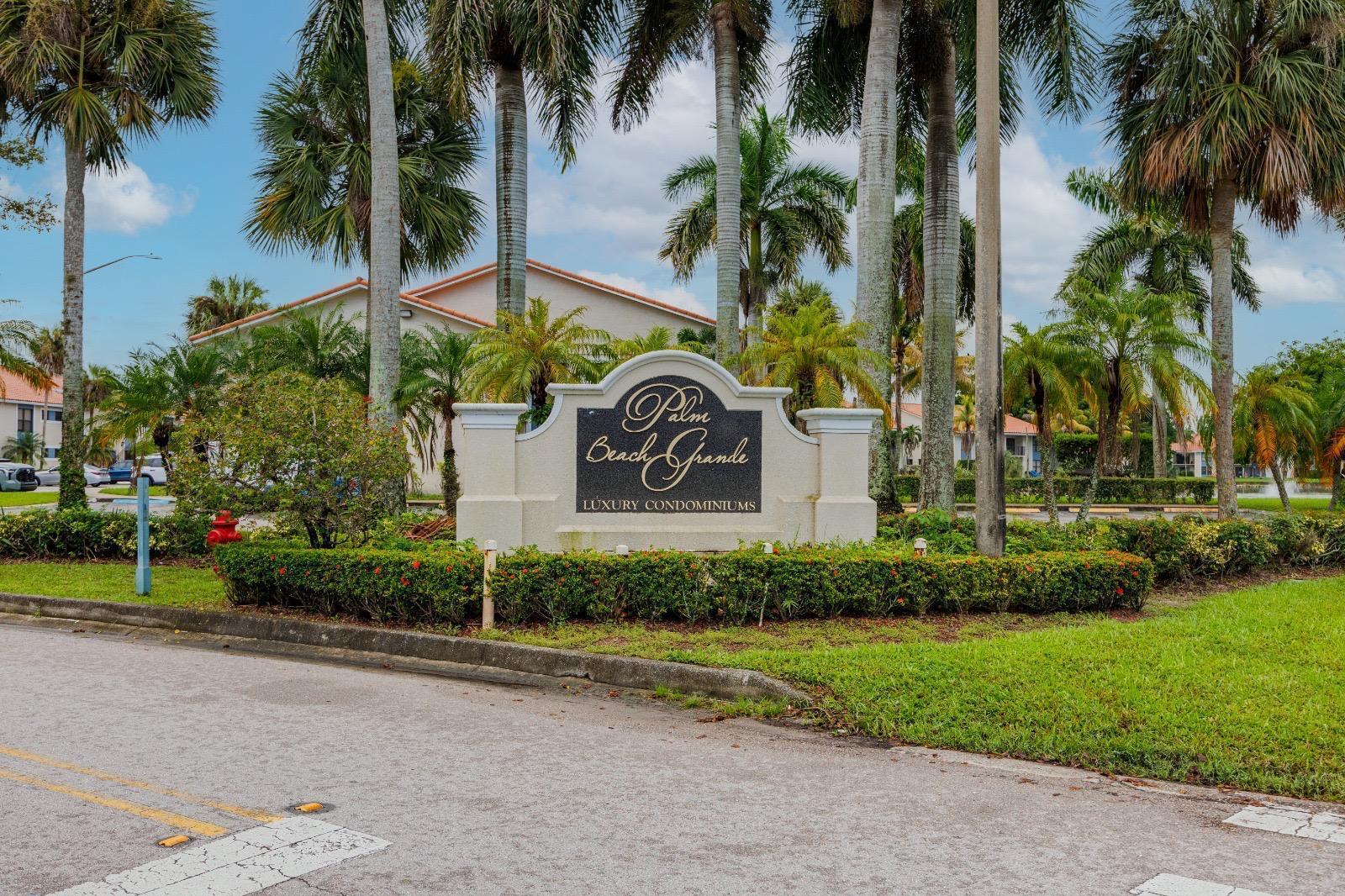 1524 Lake Crystal Drive E, Royal Palm Beach, FL 33411, Royal Palm Beach - Photo 4