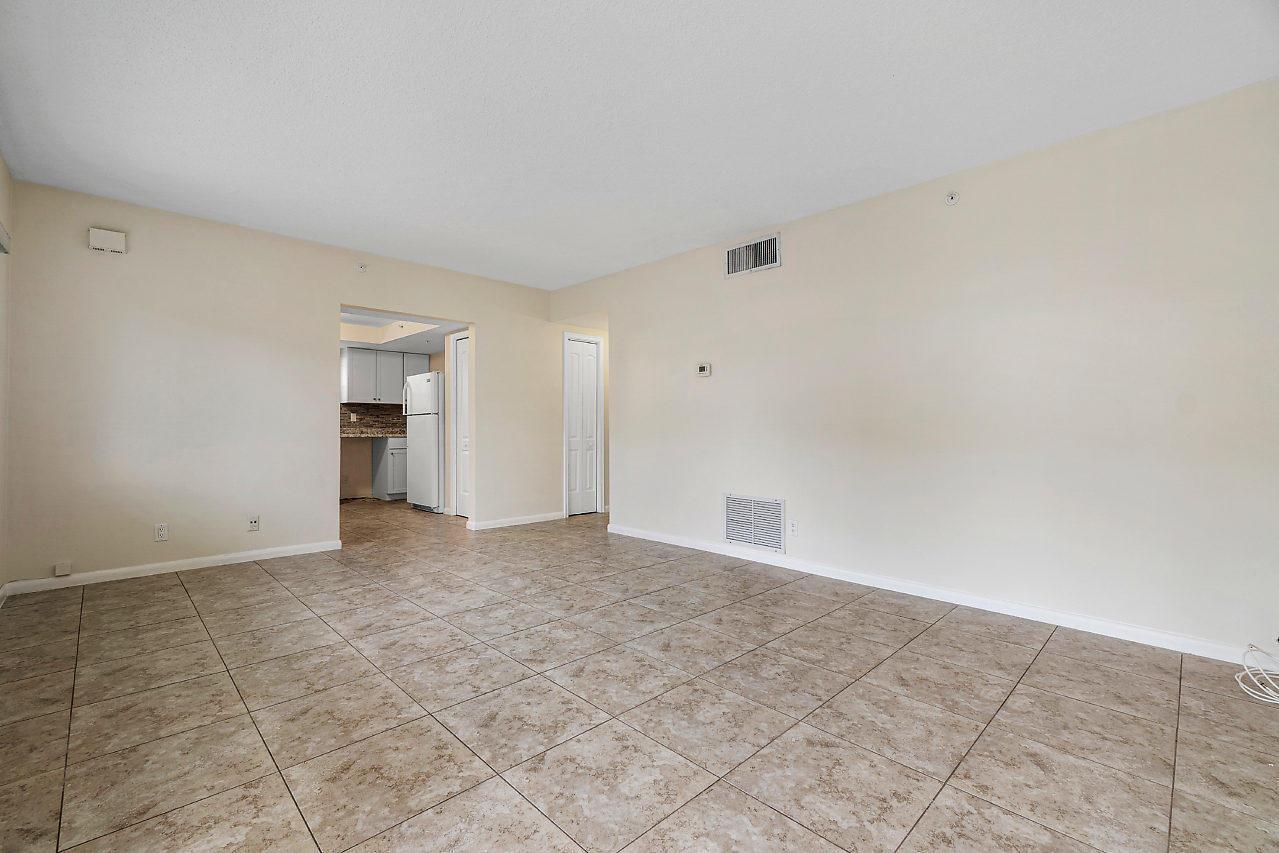 701 NE 7TH Avenue 4, Delray Beach, FL 33483, Delray Beach - Photo 2
