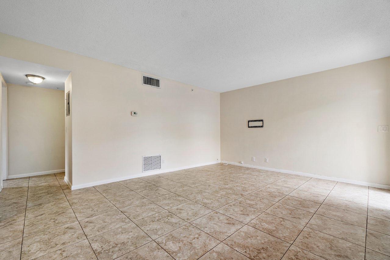701 NE 7TH Avenue 4, Delray Beach, FL 33483, Delray Beach - Photo 3