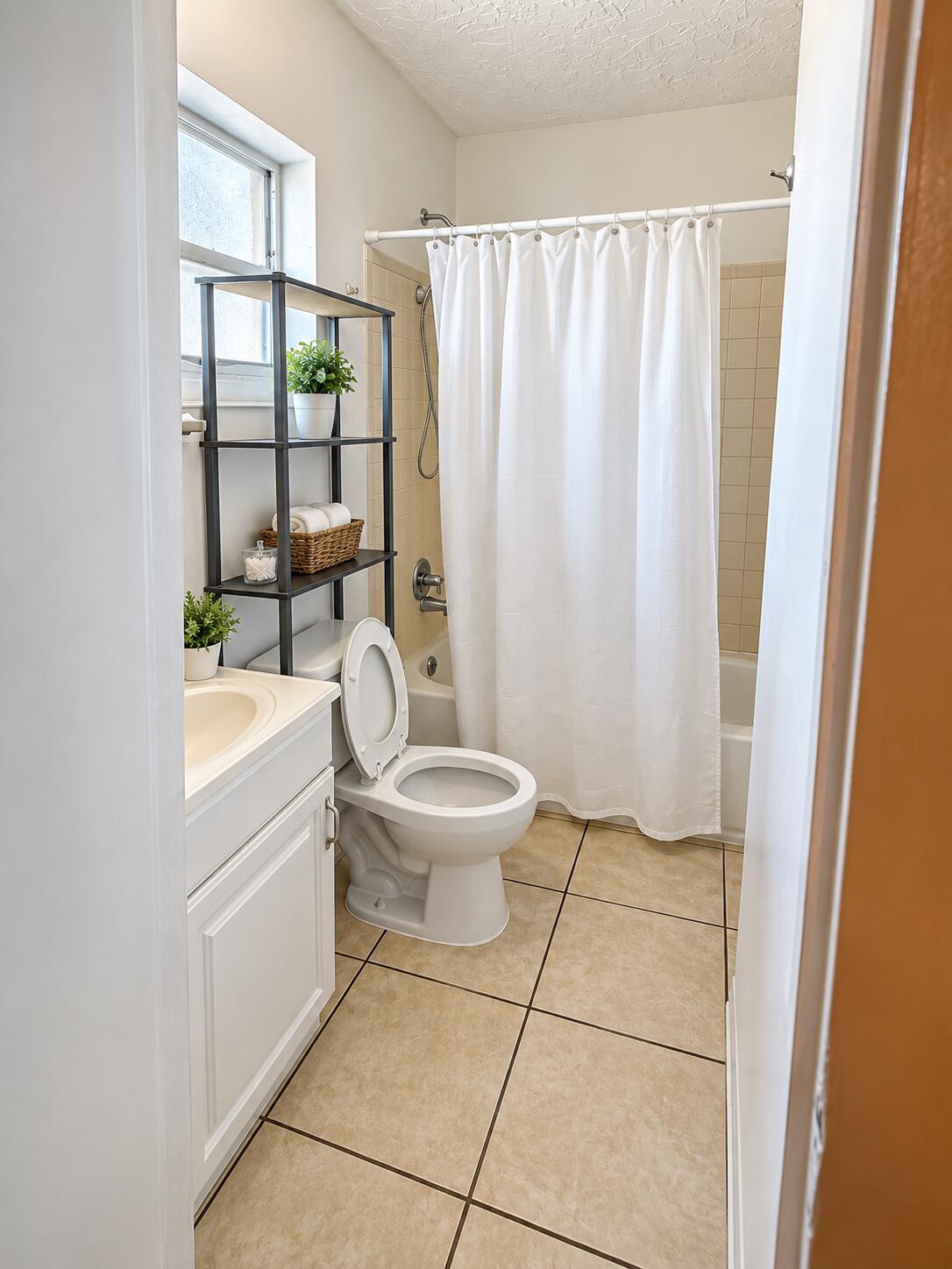 724 W 3RD Street, Riviera Beach, FL 33404, Riviera Beach - Photo 4