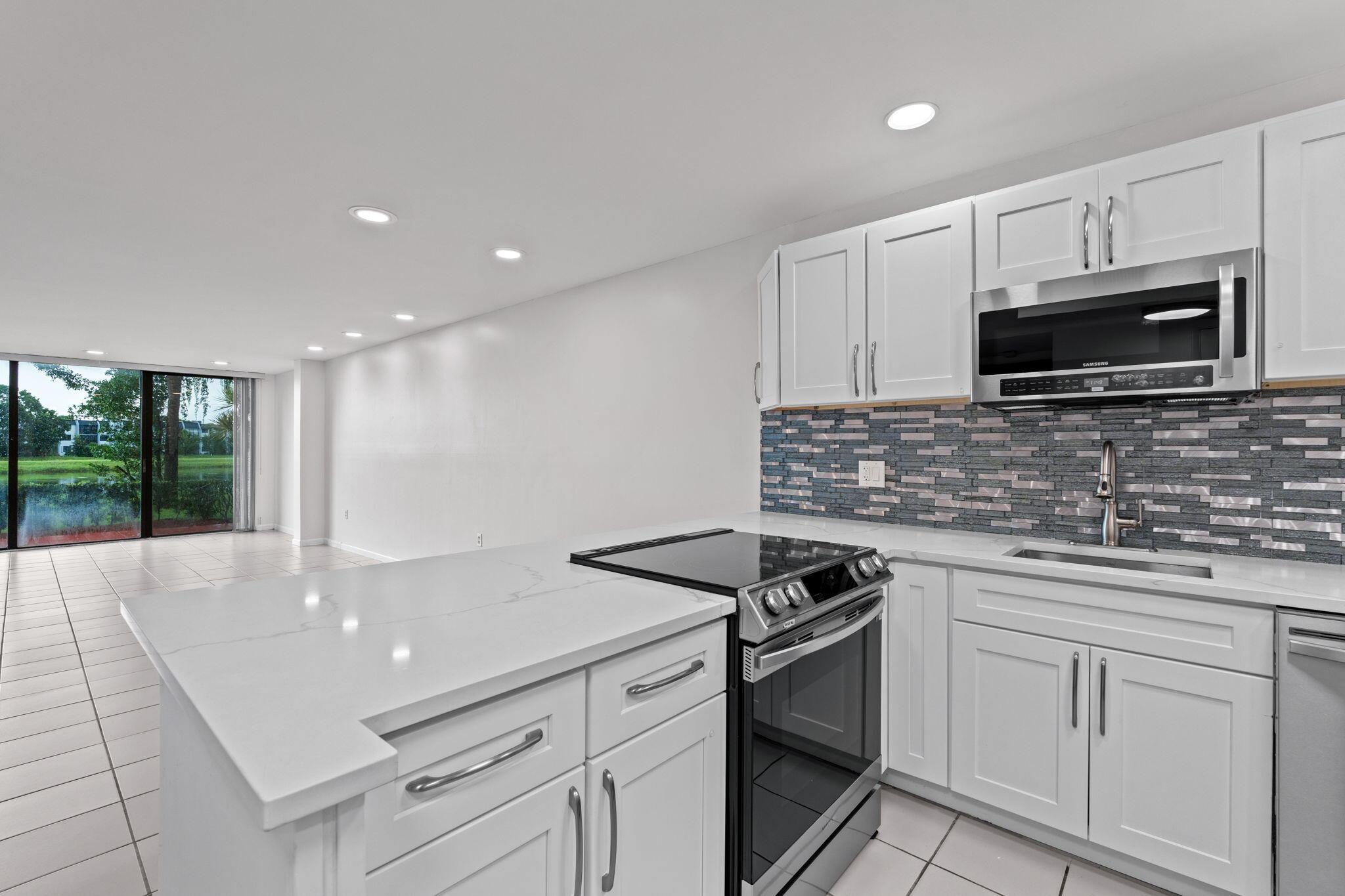 4822 ESEDRA Court 106, Lake Worth, FL 33467, Lake Worth - Photo 3