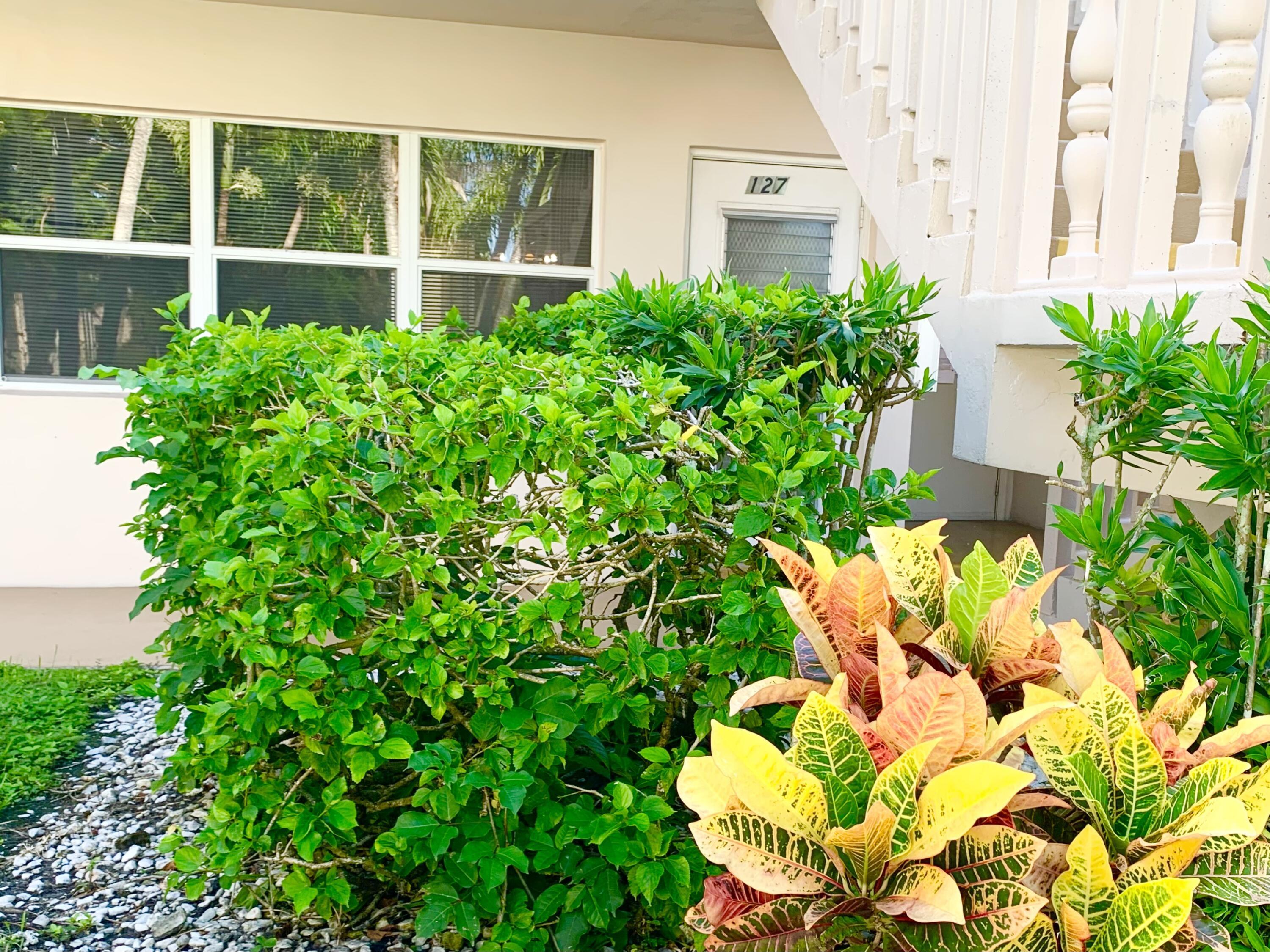 127 Waltham F, West Palm Beach, FL 33417, West Palm Beach - Photo 2
