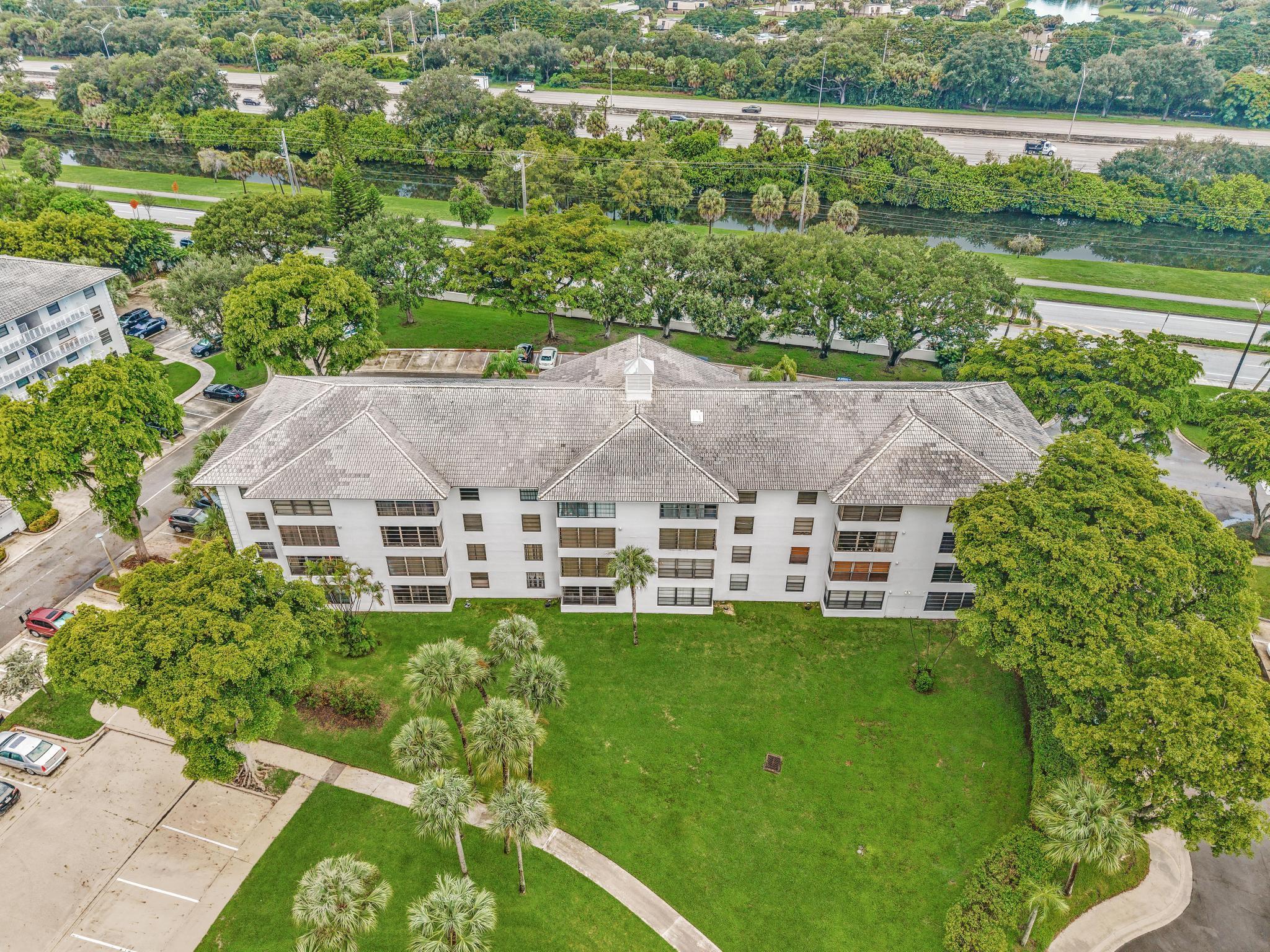 3650 Whitehall Drive 202, West Palm Beach, FL 33401, West Palm Beach - Photo 2