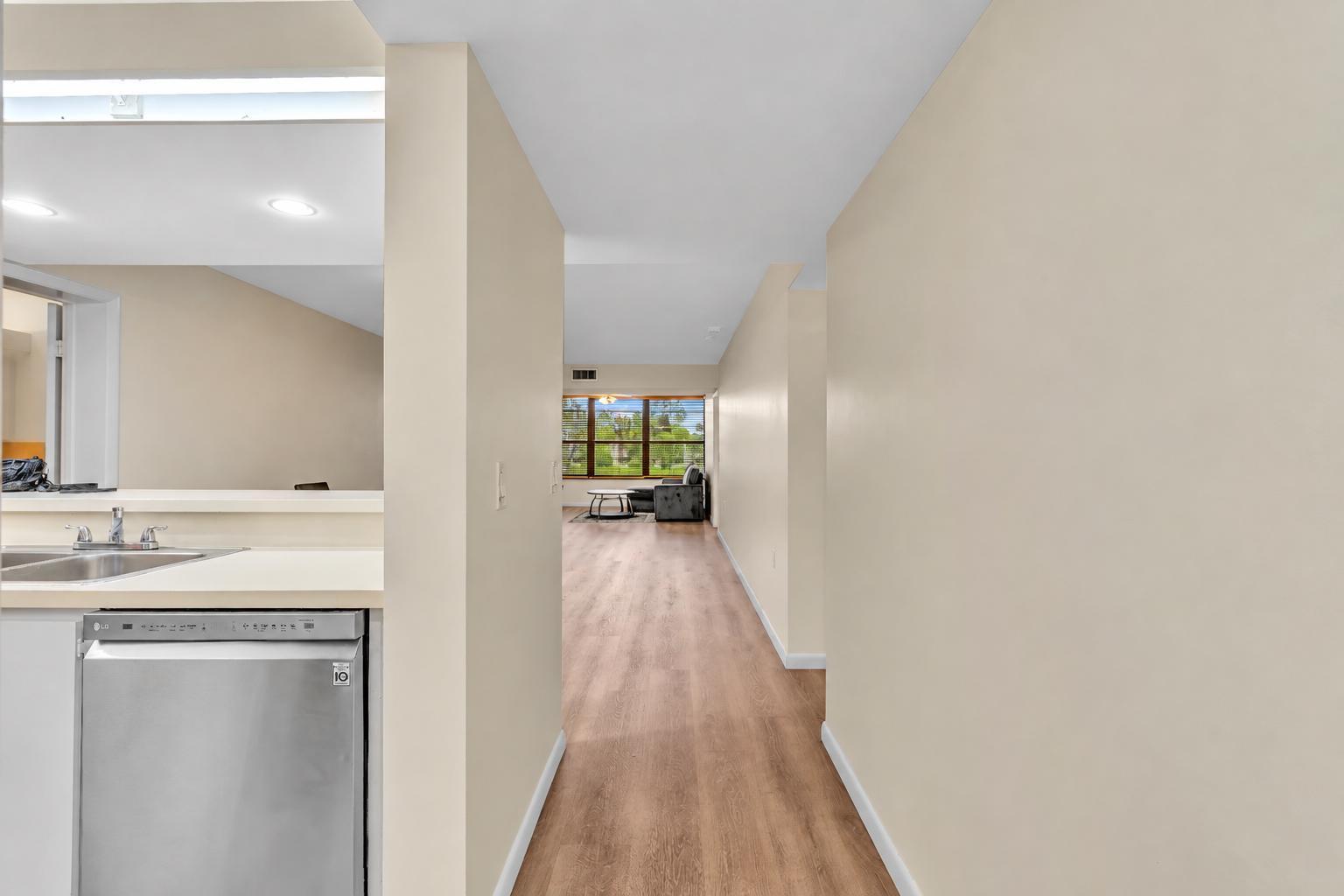 3650 Whitehall Drive 202, West Palm Beach, FL 33401, West Palm Beach - Photo 5