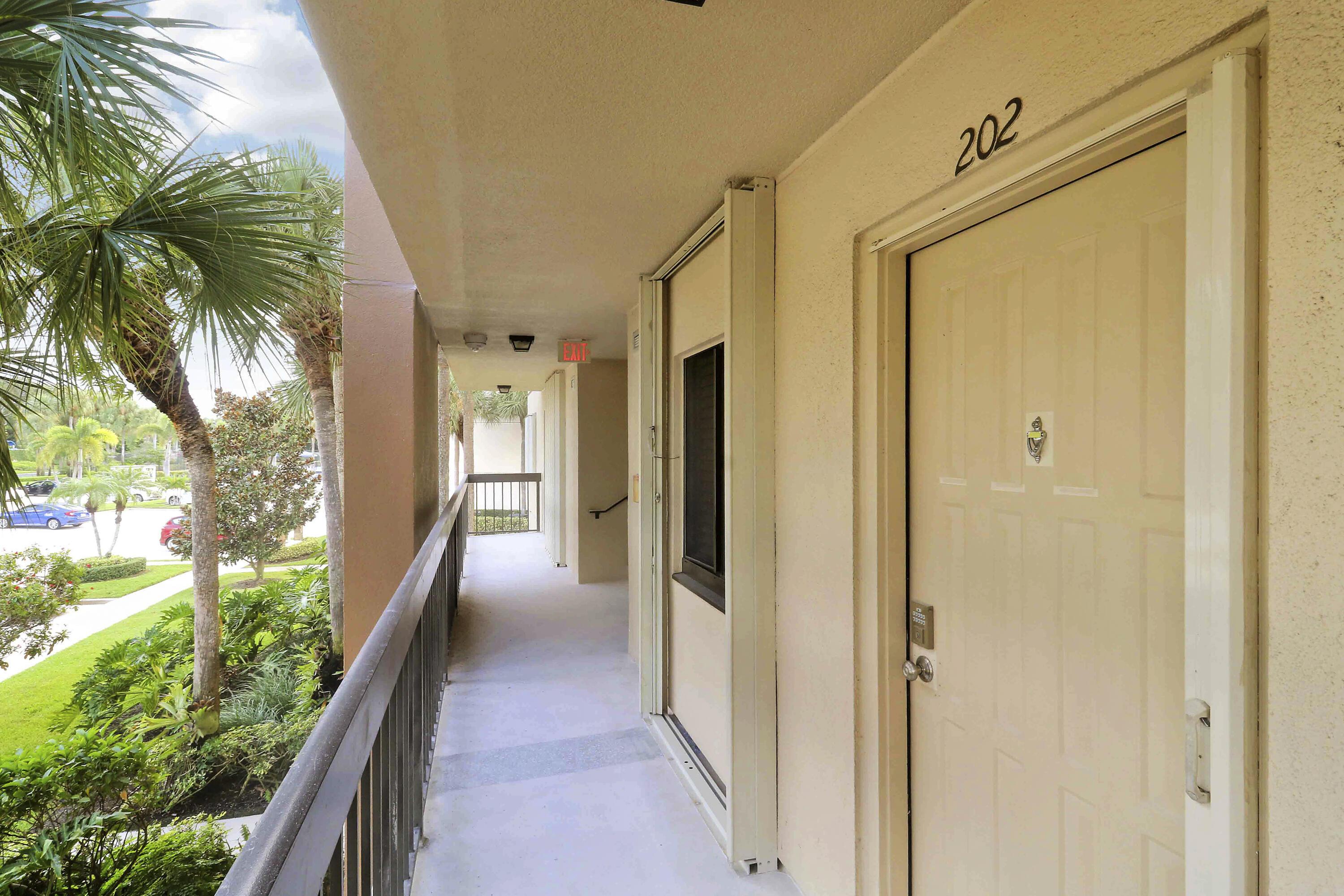 1601 Marina Isle Way 202, Jupiter, FL 33477, Jupiter - Photo 2