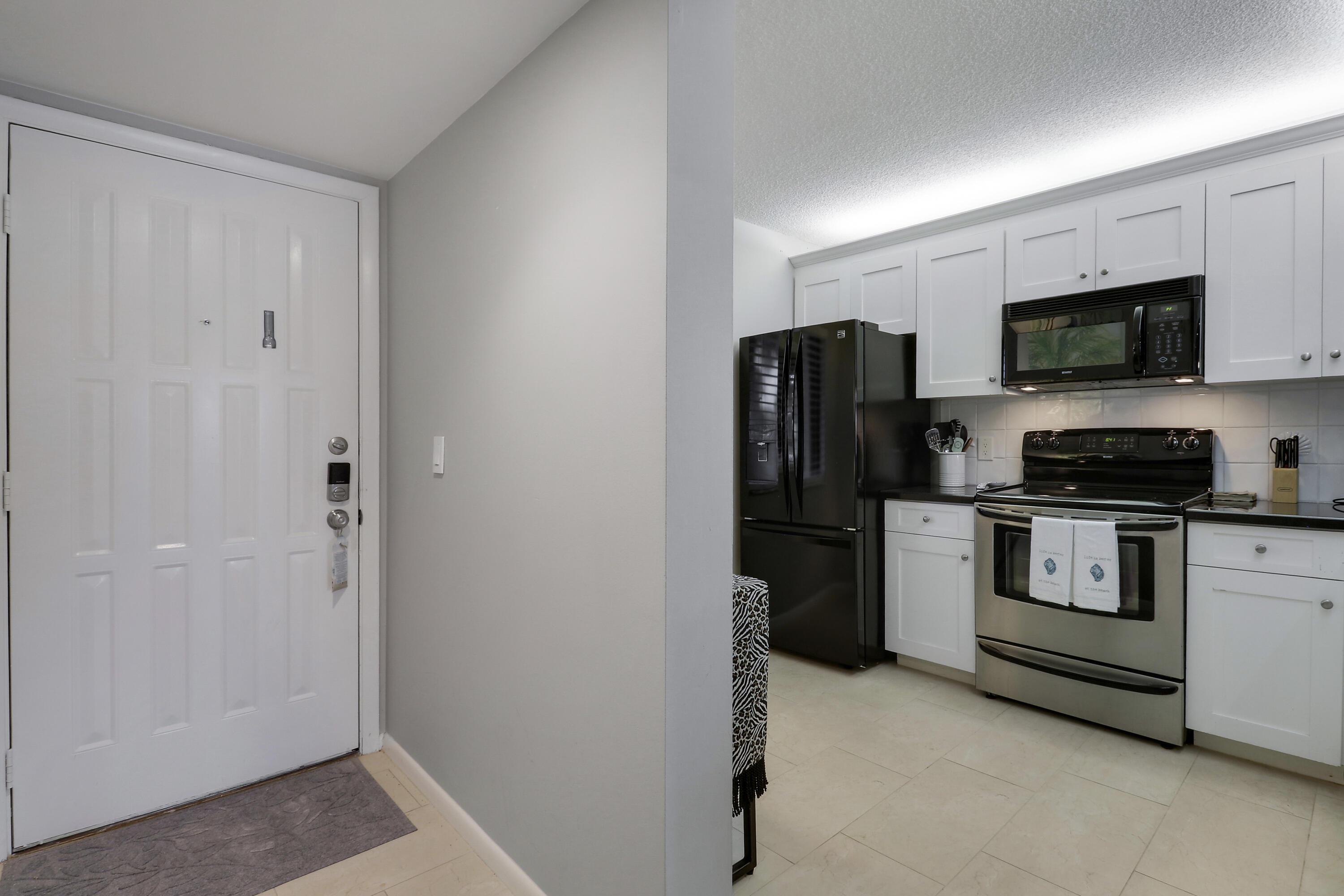 1601 Marina Isle Way 202, Jupiter, FL 33477, Jupiter - Photo 3
