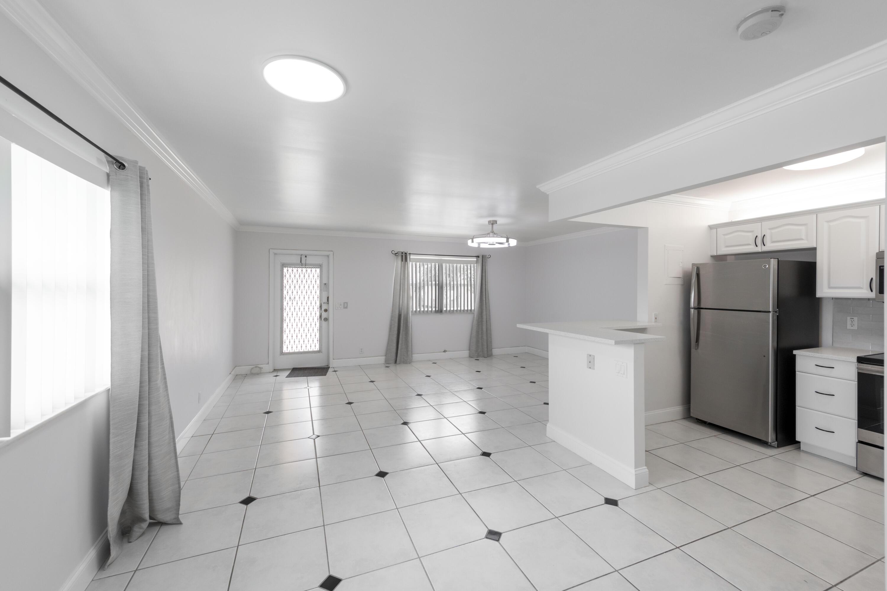 190 Saxony D Circle, Delray Beach, FL 33446, Delray Beach - Photo 2