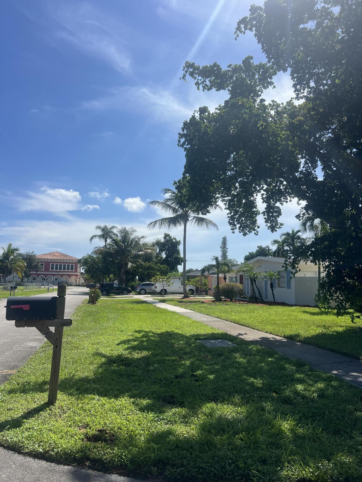 4052 Collin Drive, West Palm Beach, FL 33406, West Palm Beach - Photo 2