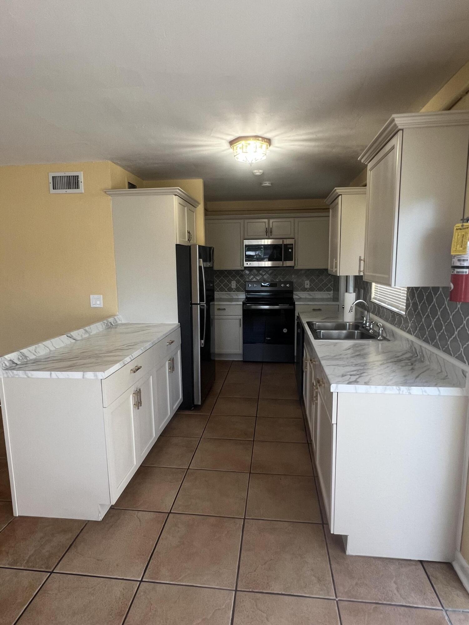 4052 Collin Drive, West Palm Beach, FL 33406, West Palm Beach - Photo 5