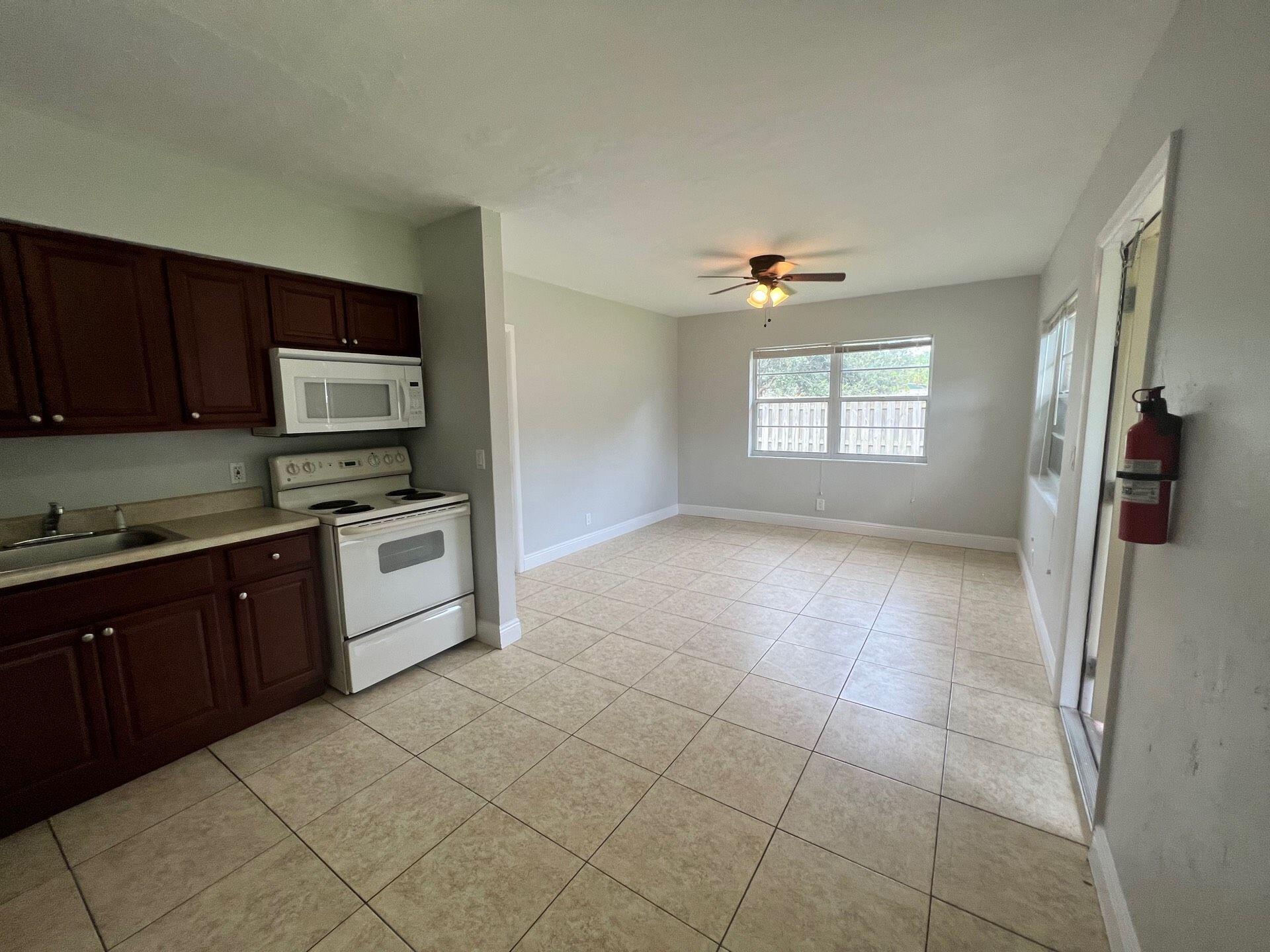 4820 Maine Street 4, Lake Worth, FL 33461, Lake Worth - Photo 2