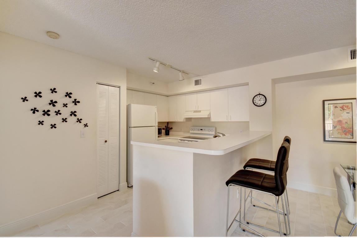 135 Yacht Club Way 207, Hypoluxo, FL 33462, Hypoluxo - Photo 2