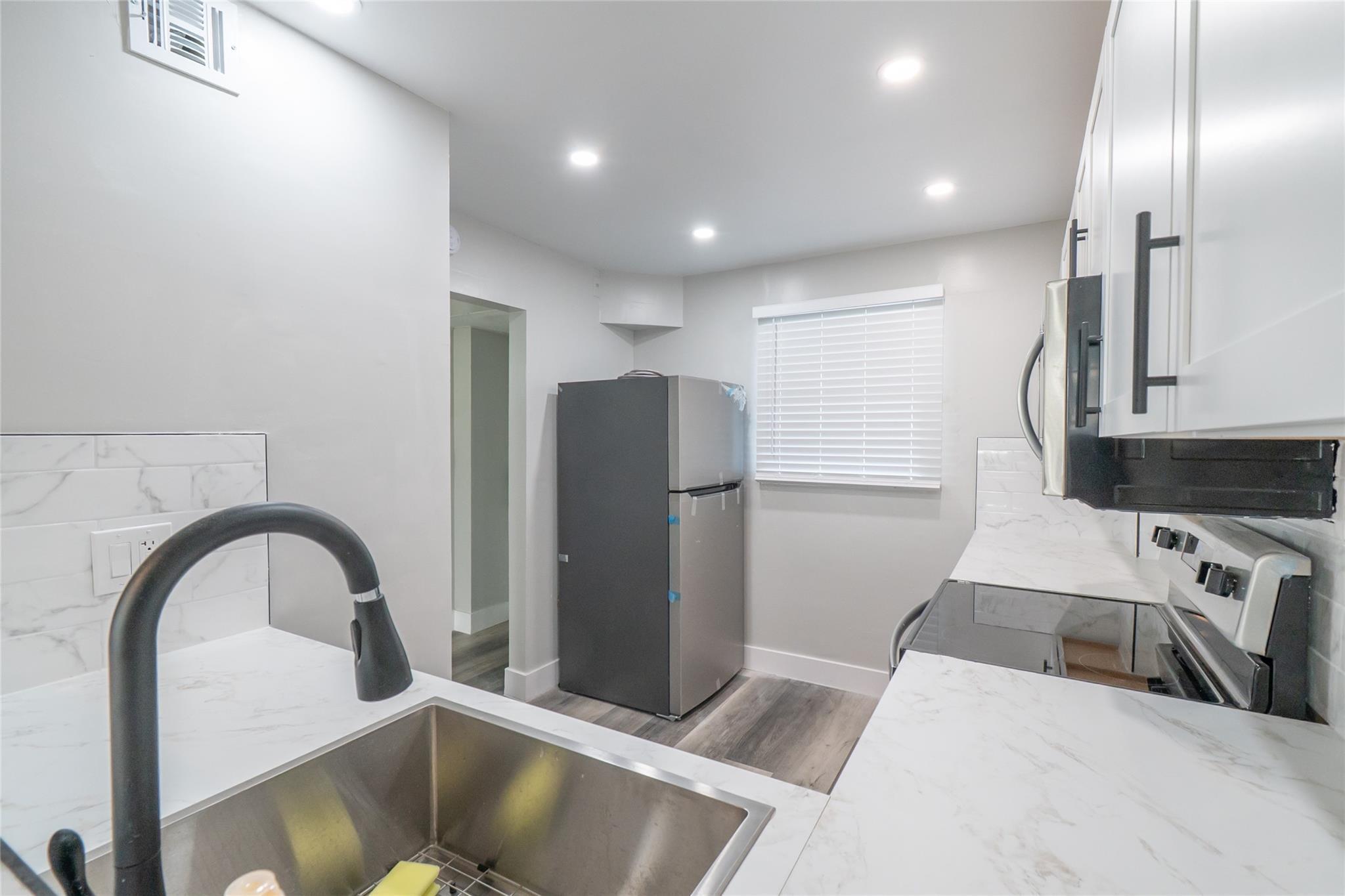 119 ROYAL PARK Drive 4H, Oakland Park, FL 33309, Oakland Park - Photo 4