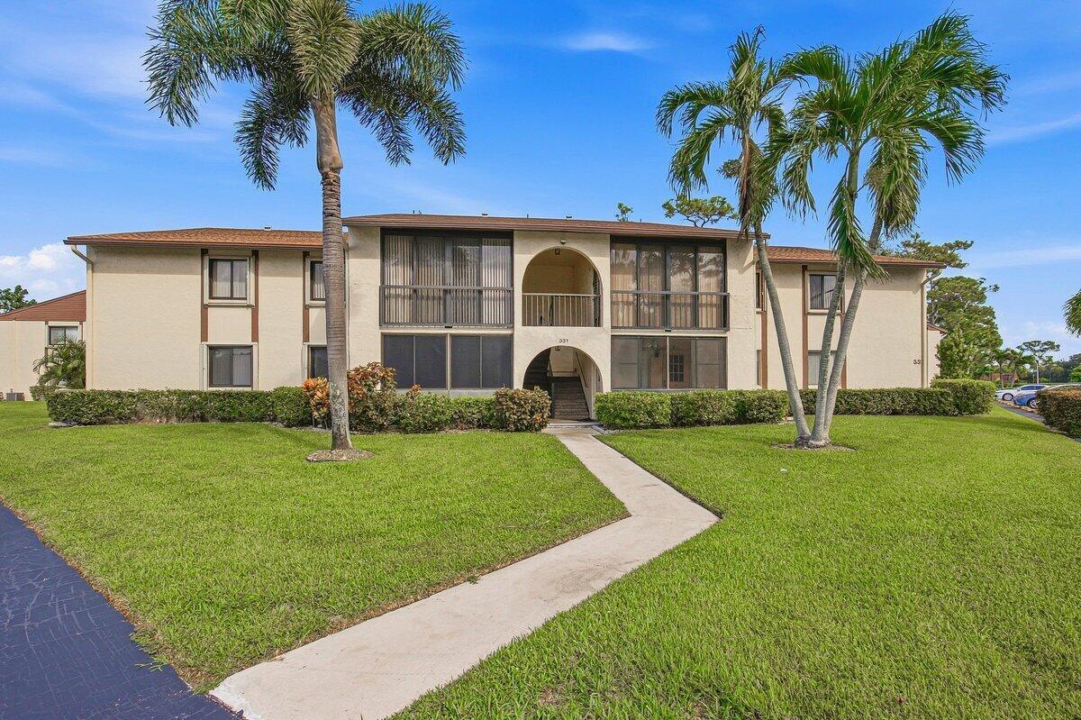 331 KNOTTY PINE Circle D-2, Greenacres, FL 33463, Greenacres