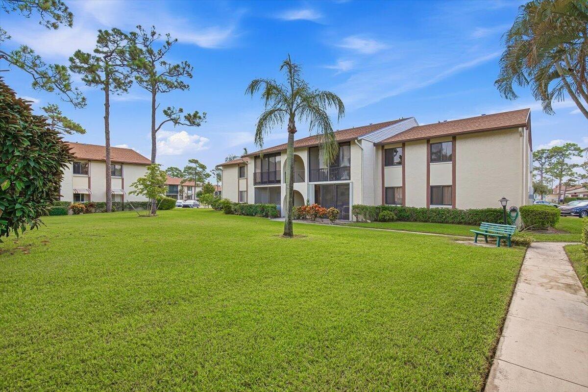 331 KNOTTY PINE Circle D-2, Greenacres, FL 33463, Greenacres - Photo 2