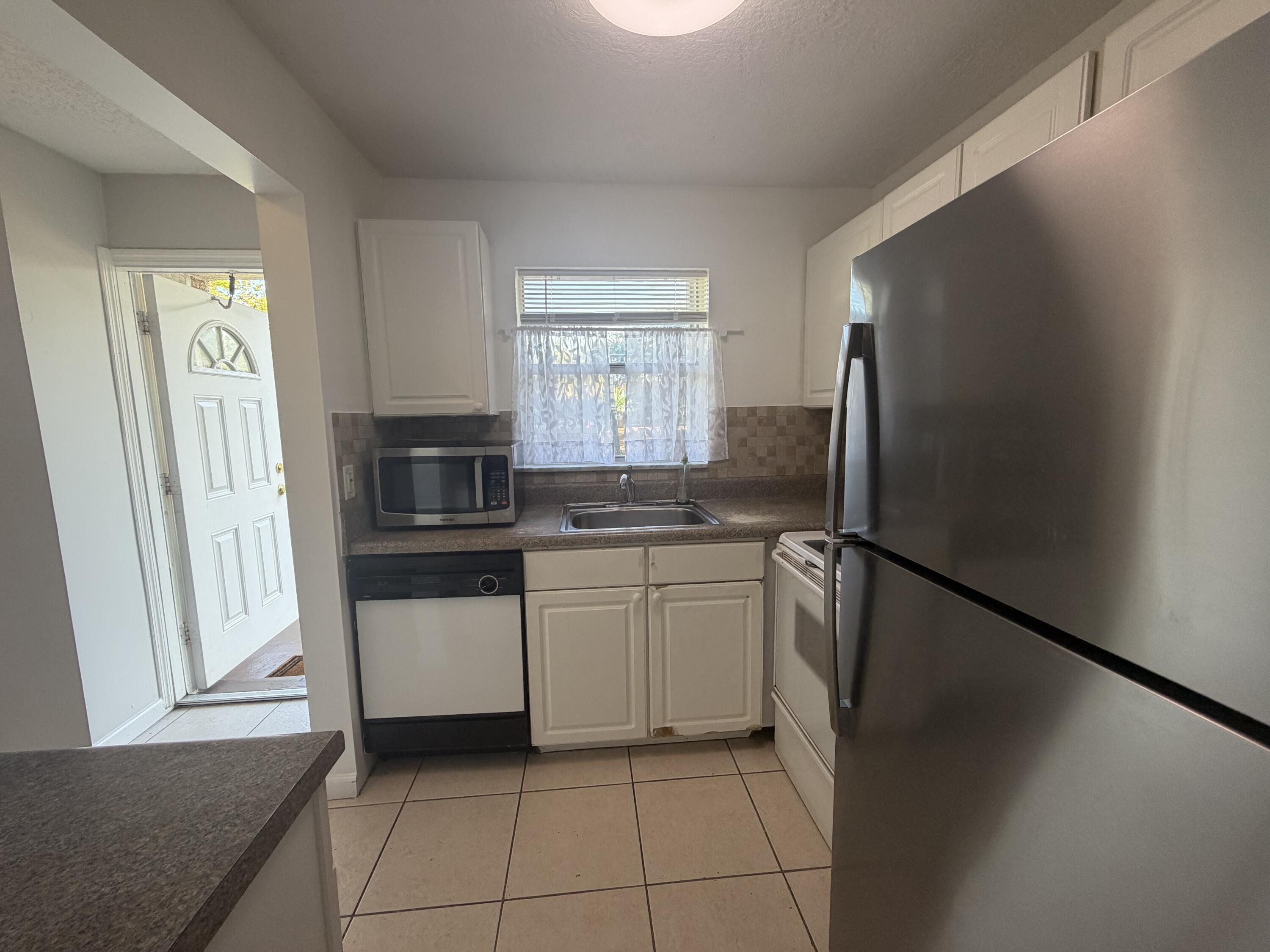 9915 Sandalfoot Boulevard 410, Boca Raton, FL 33428, Boca Raton - Photo 5