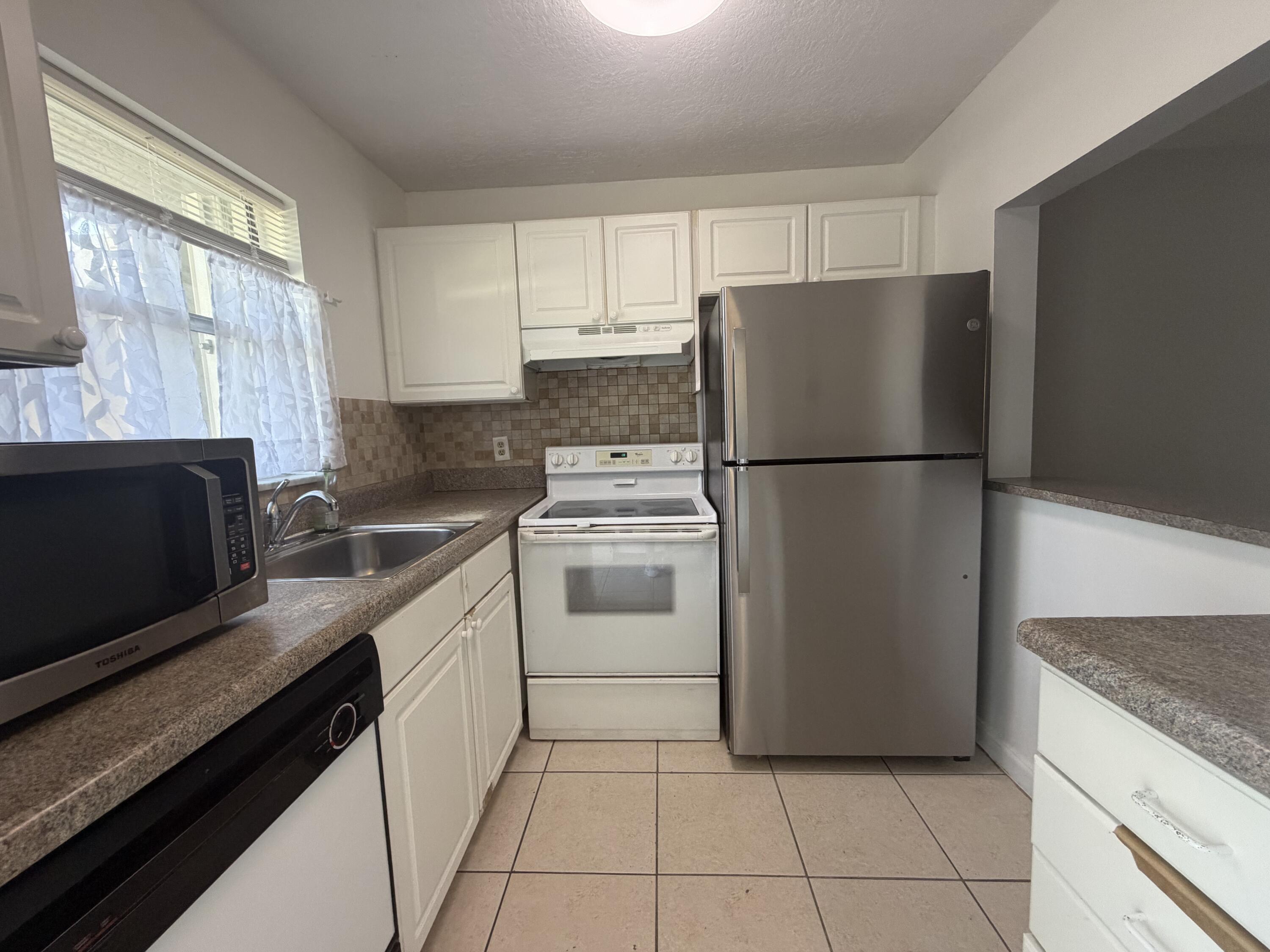 9915 Sandalfoot Boulevard 410, Boca Raton, FL 33428, Boca Raton - Photo 4