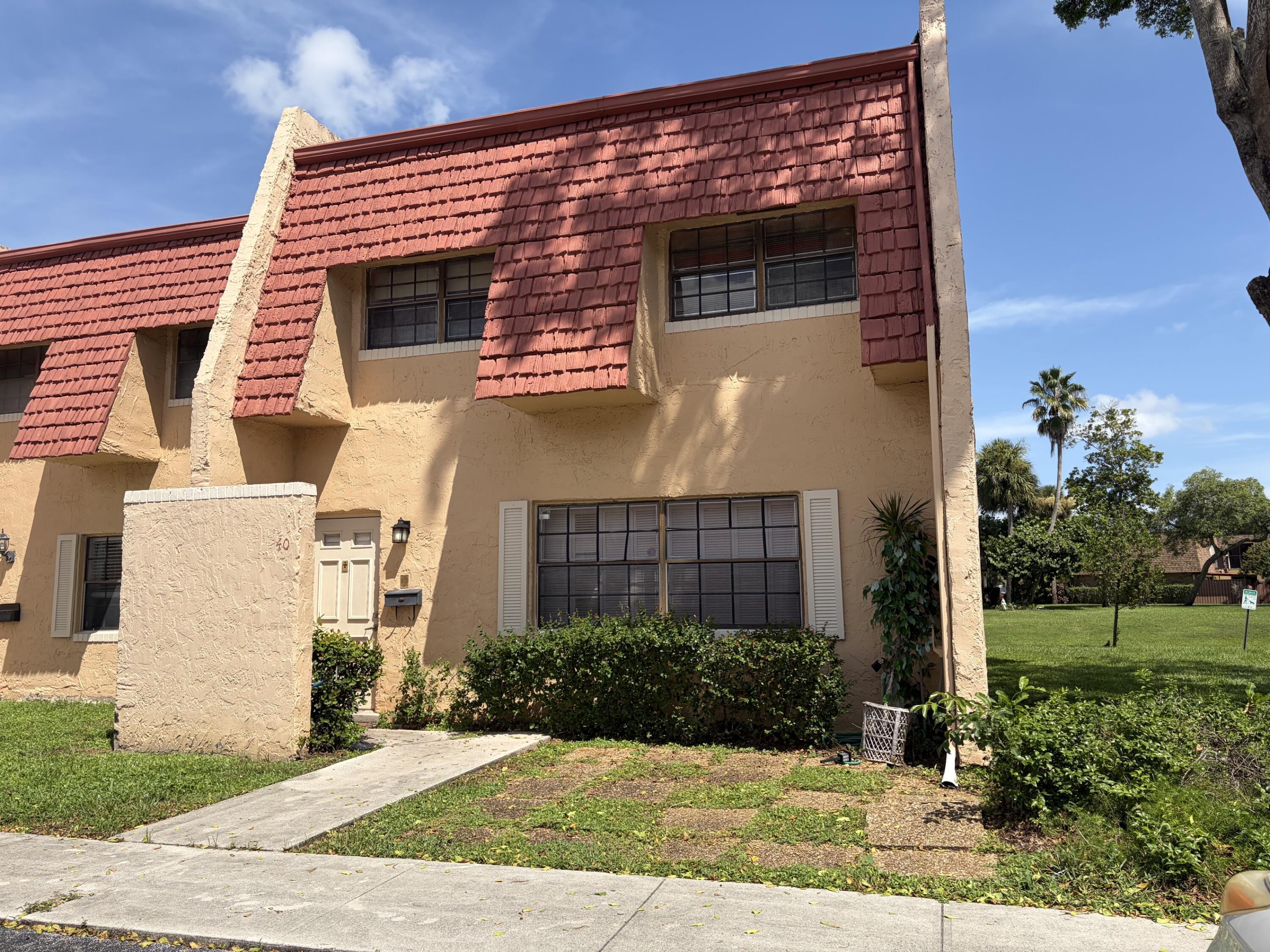 40 SPINNING WHEEL Lane, Tamarac, FL 33319, Tamarac