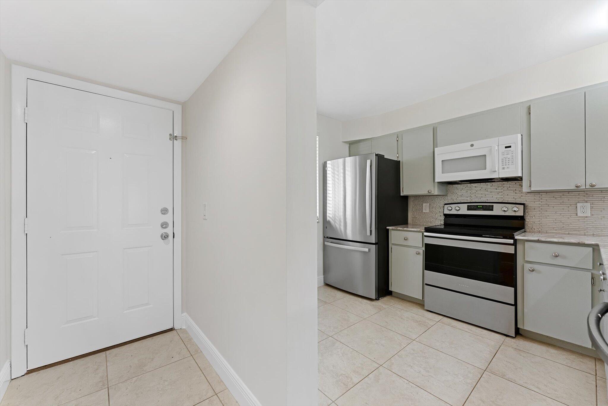 6205 BALBOA Circle 102, Boca Raton, FL 33433, Boca Raton - Photo 3