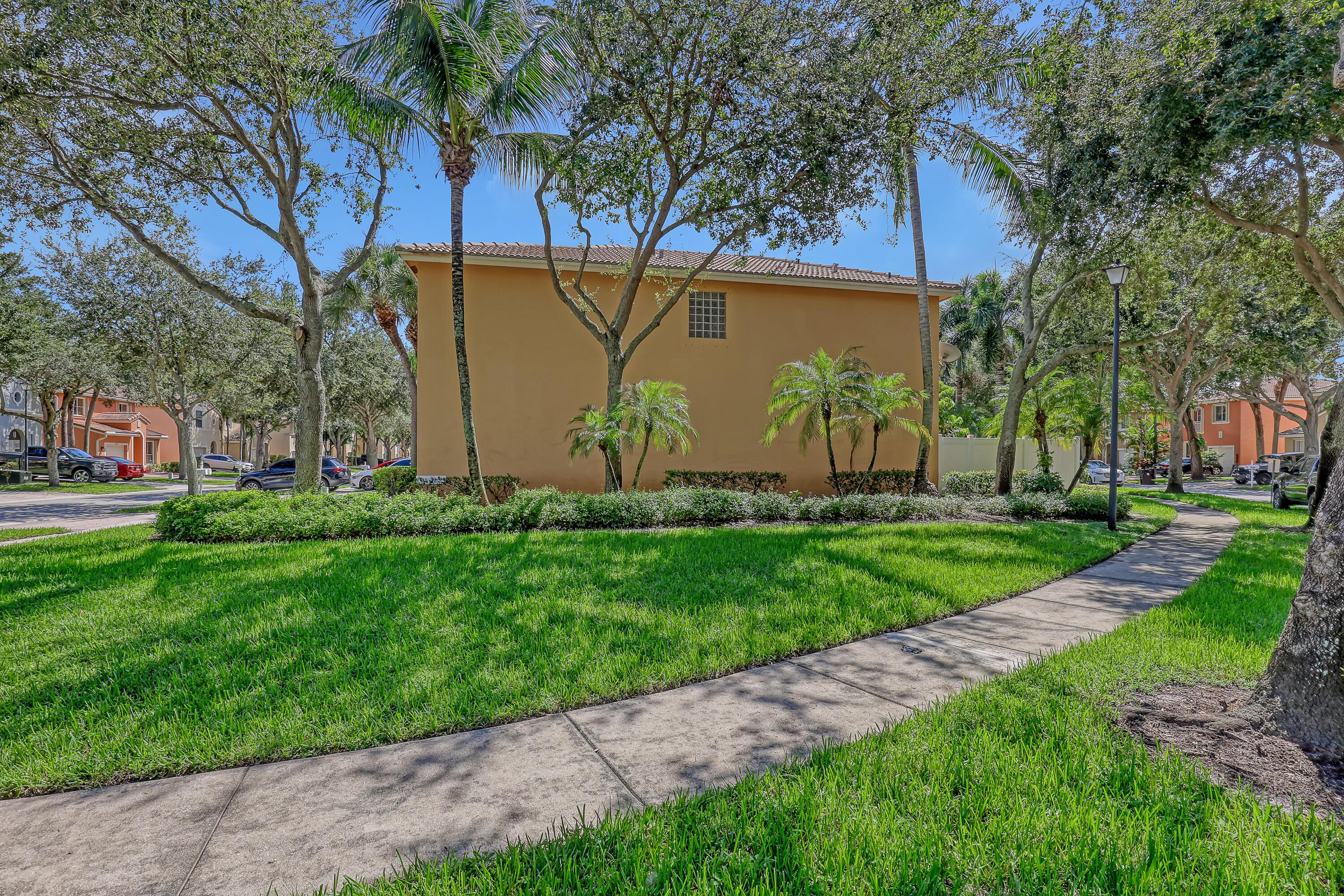 4493 Lake Tahoe Circle, West Palm Beach, FL 33409, West Palm Beach - Photo 2