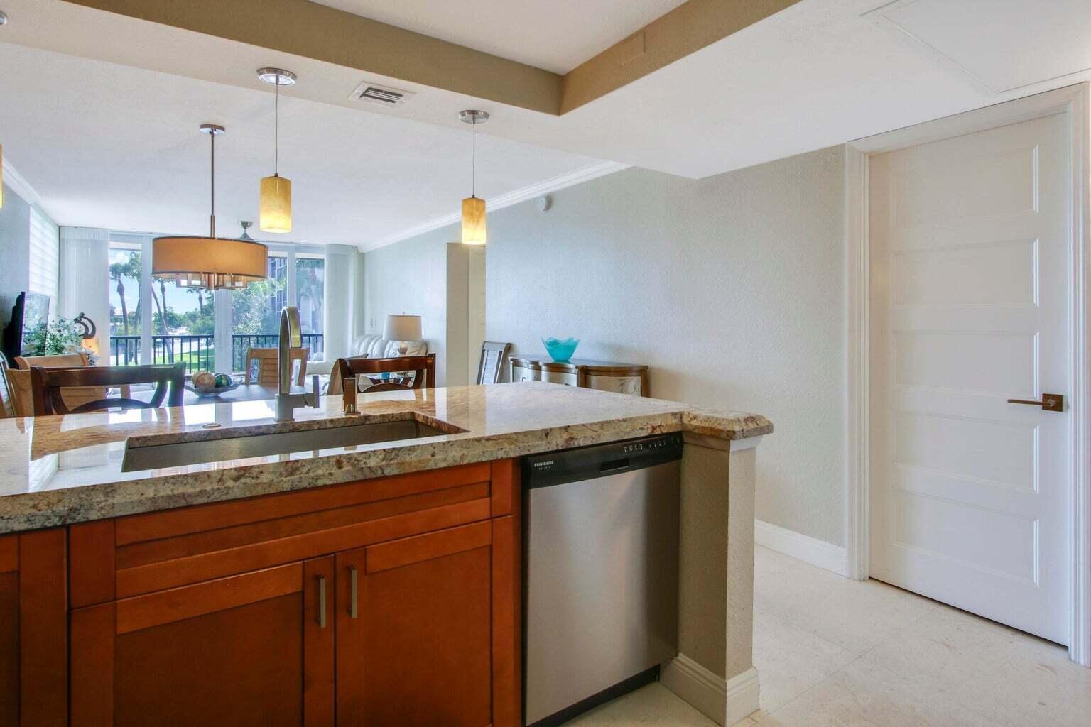 8 Royal Palm Way 2010, Boca Raton, FL 33432, Boca Raton - Photo 4