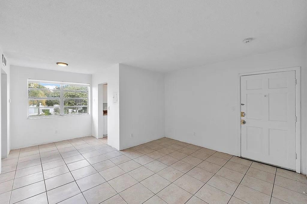 14950 N Miami Avenue 6, Miami, FL 33168, Miami - Photo 3