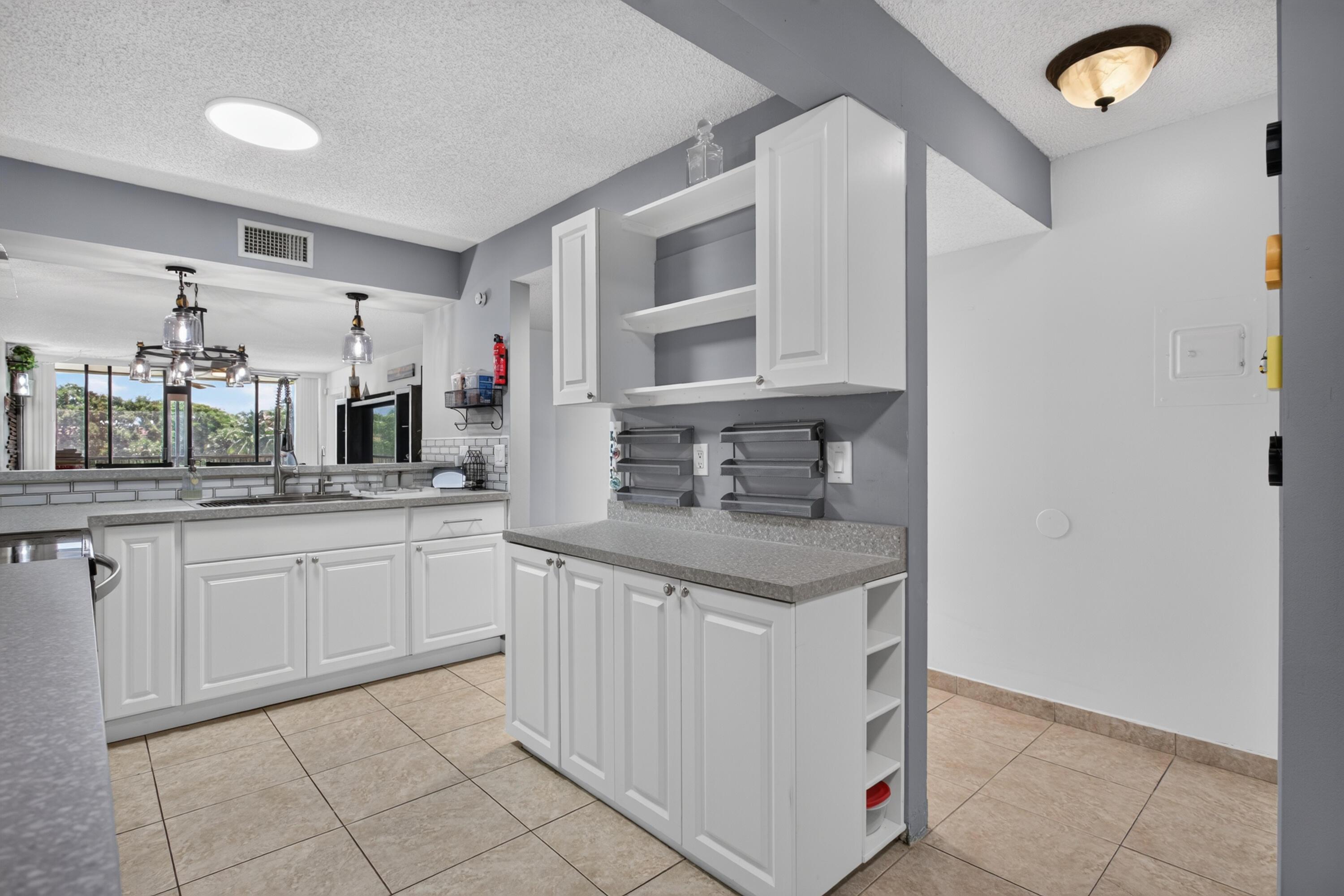 5626 Coral Lake Drive 302, Margate, FL 33063, Margate - Photo 5