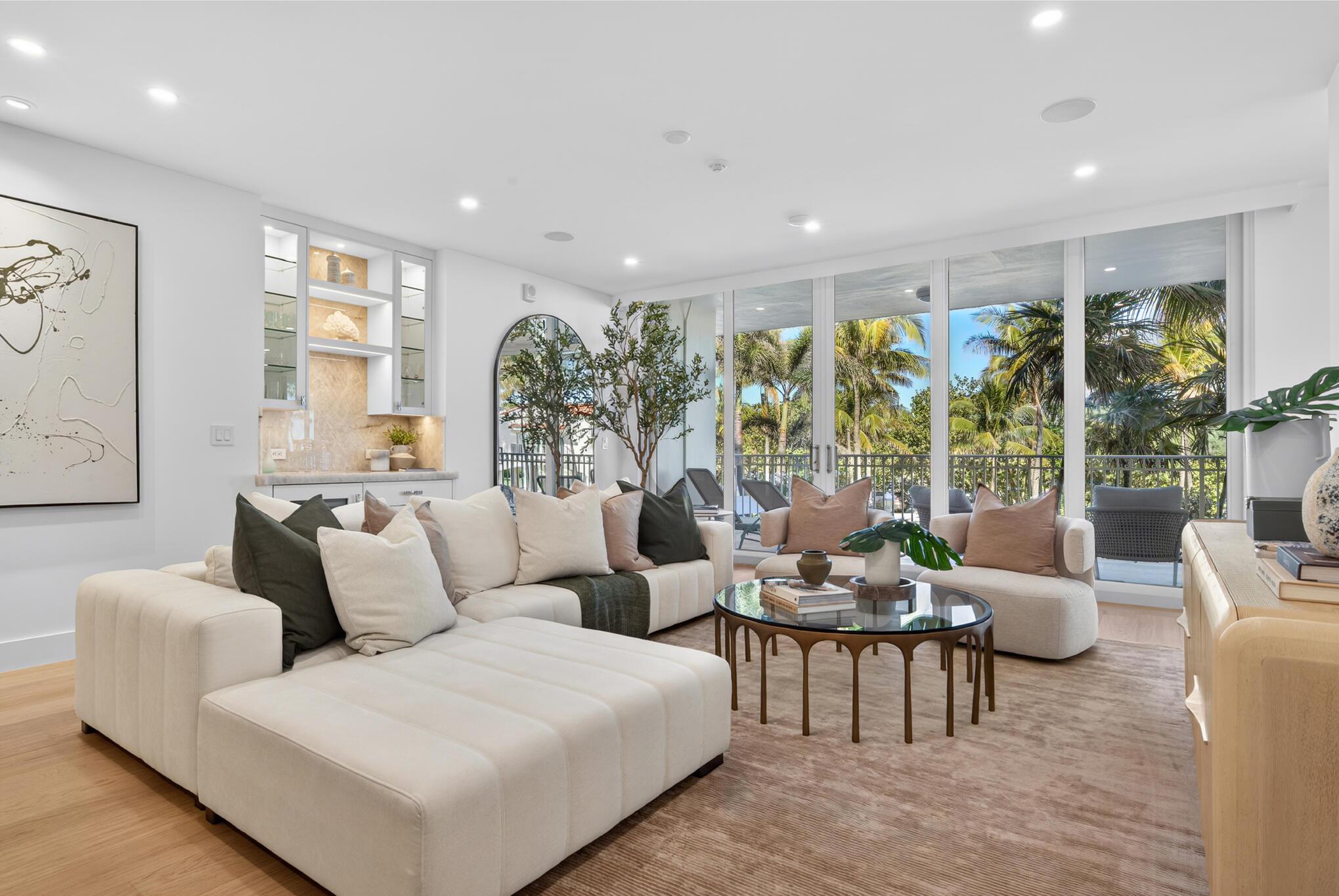 100 ROYAL PALM Way D2, Palm Beach, FL 33480, Palm Beach