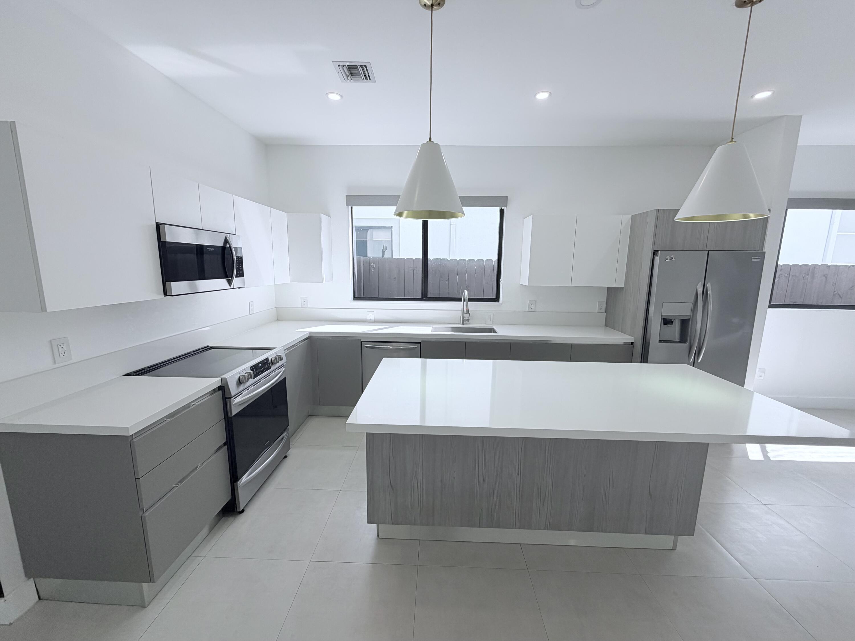 310 SW 9th Street 1, Fort Lauderdale, FL 33315, Fort Lauderdale - Photo 2
