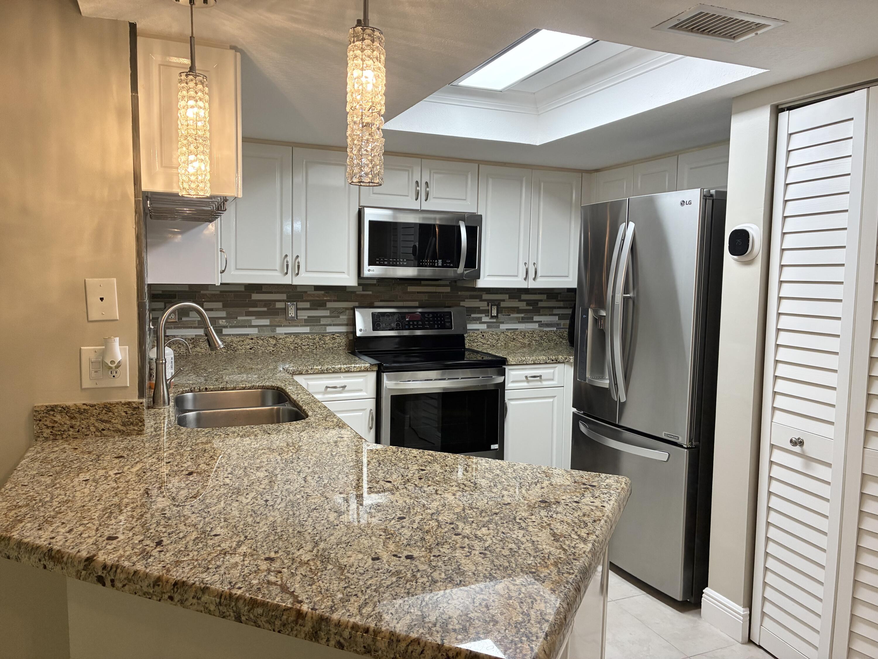 1000 CRESTWOOD Court S 1005, Royal Palm Beach, FL 33411, Royal Palm Beach - Photo 3