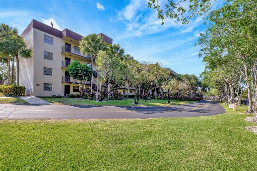 3301 NW 47TH Terrace 403, Lauderdale Lakes, FL 33319, Lauderdale Lakes