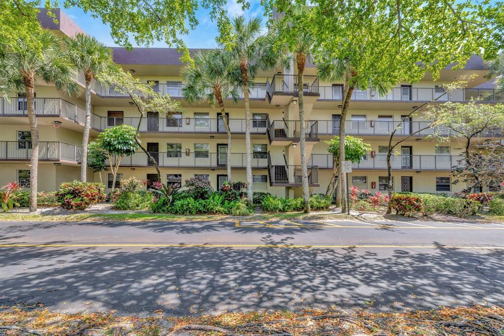 3301 NW 47TH Terrace 403, Lauderdale Lakes, FL 33319, Lauderdale Lakes - Photo 2