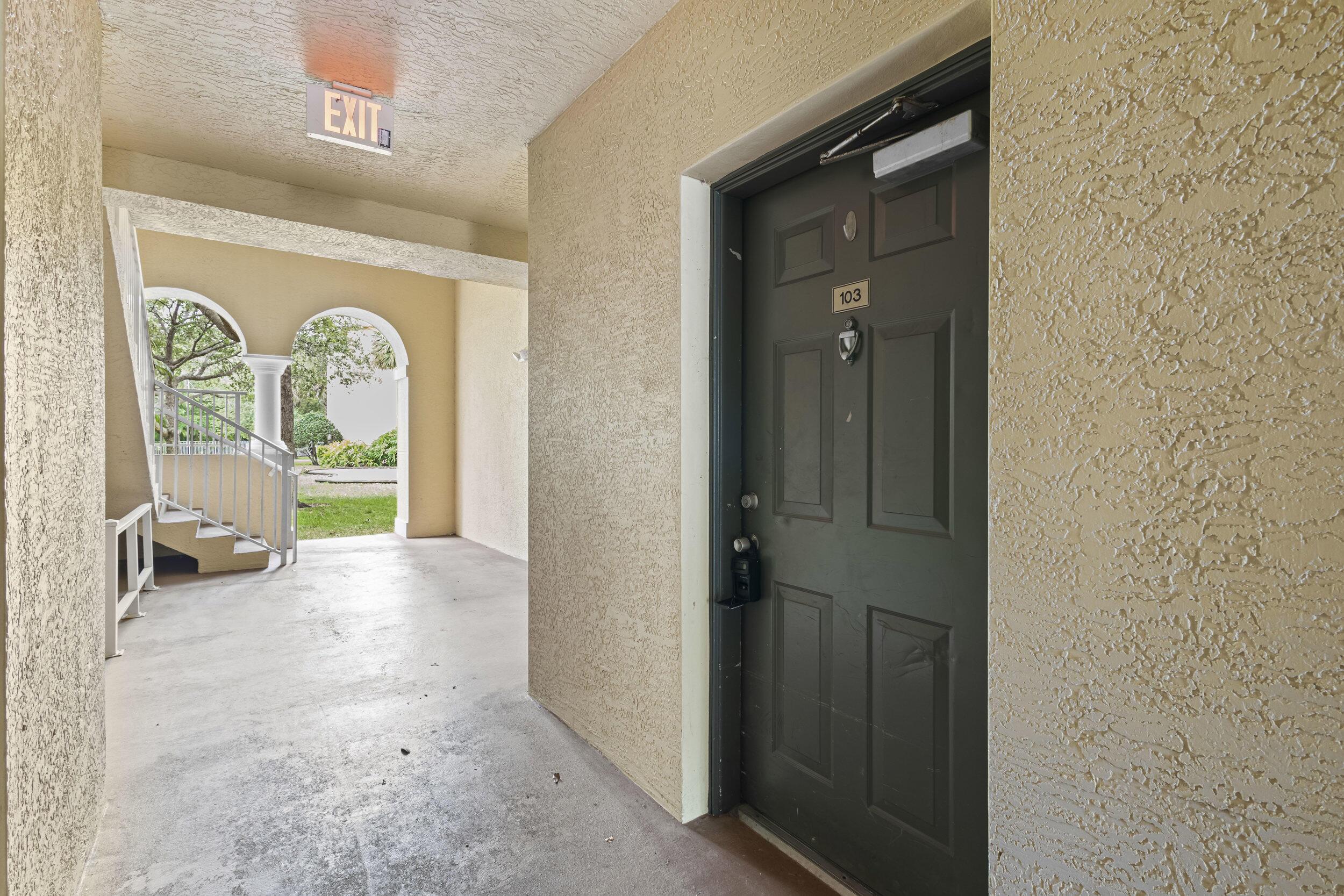 6450 EMERALD DUNES Drive 103, West Palm Beach, FL 33411, West Palm Beach - Photo 4